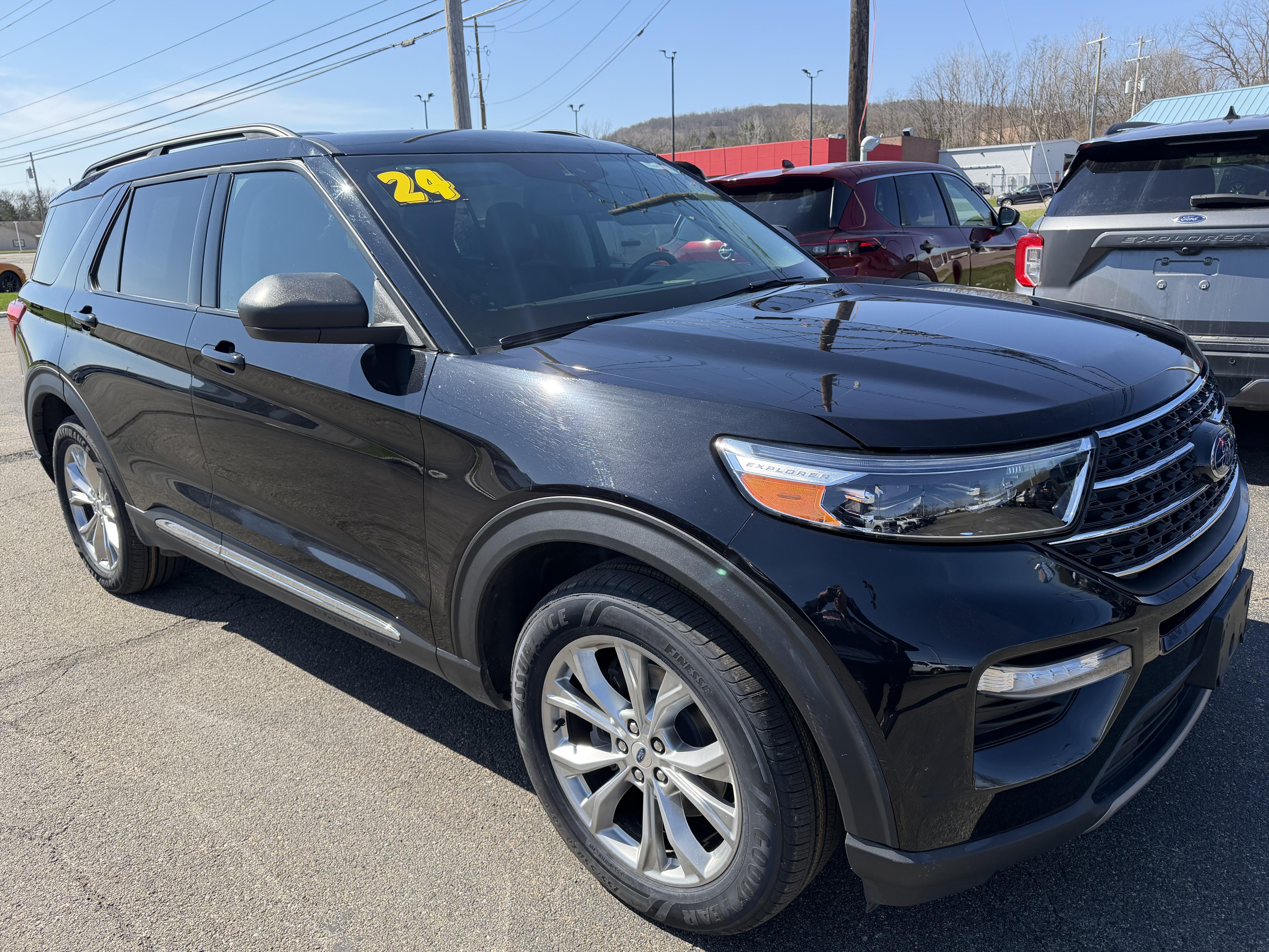 2024 Ford Explorer XLT 4WD's photo
