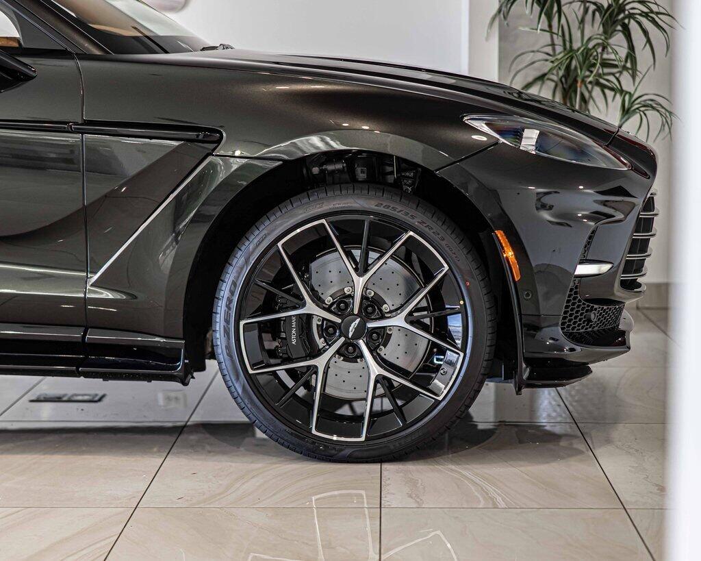 2026 Aston Martin DBX 707 - Photo 10