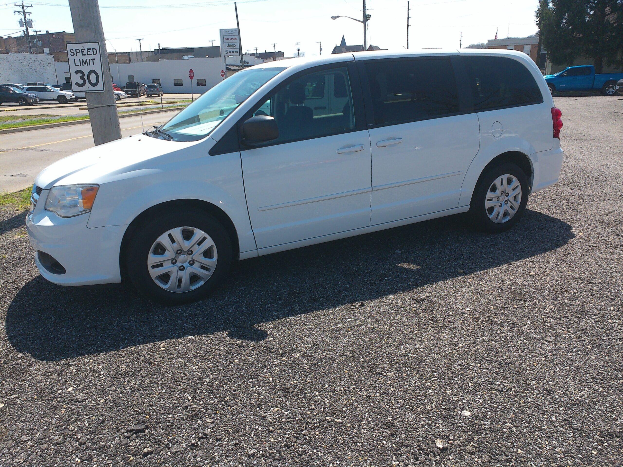 Used 2014 Dodge Grand Caravan SE with VIN 2C4RDGBG8ER235662 for sale in Connersville, IN