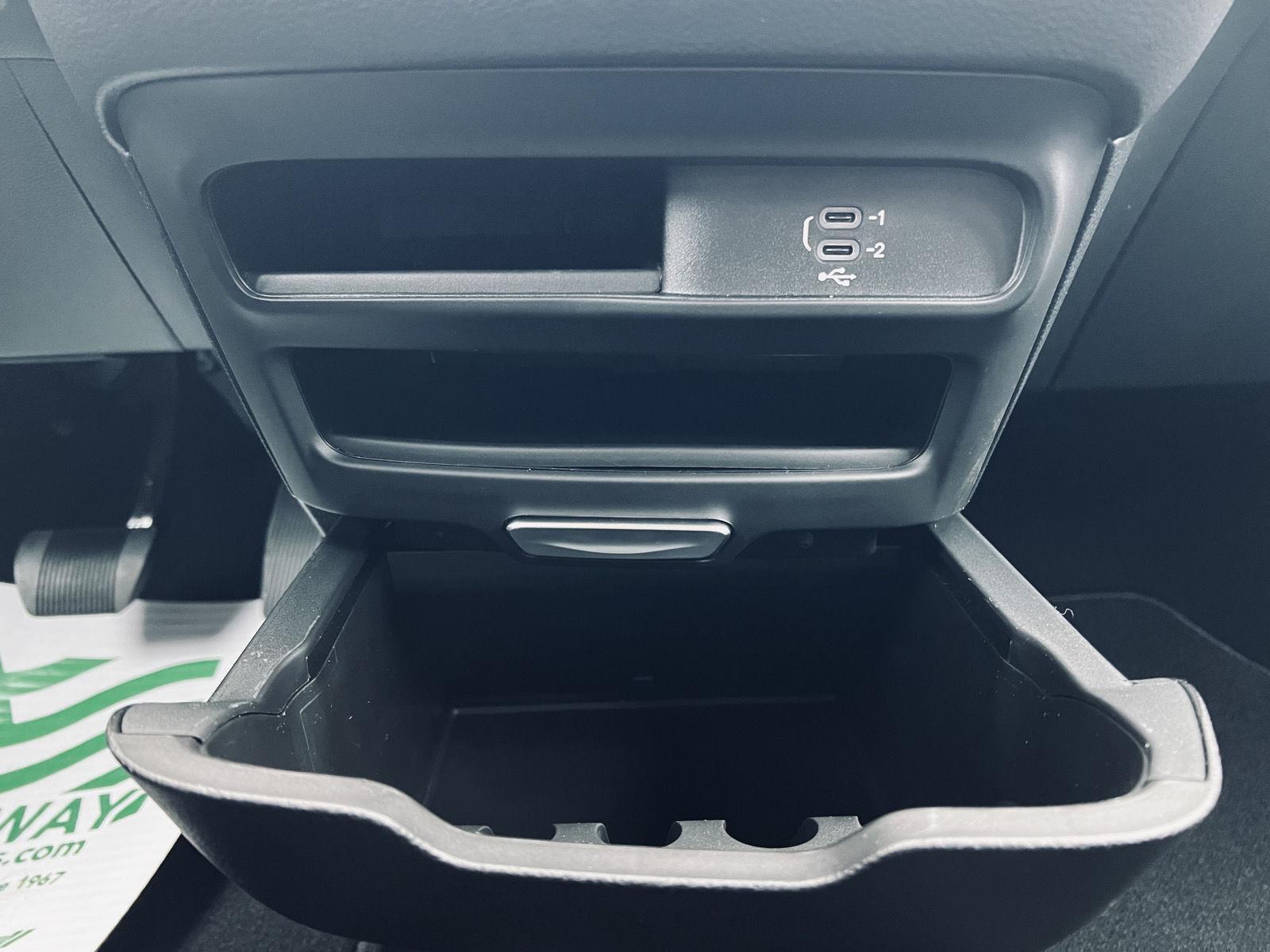 2026 Chrysler Voyager LX - Photo 28