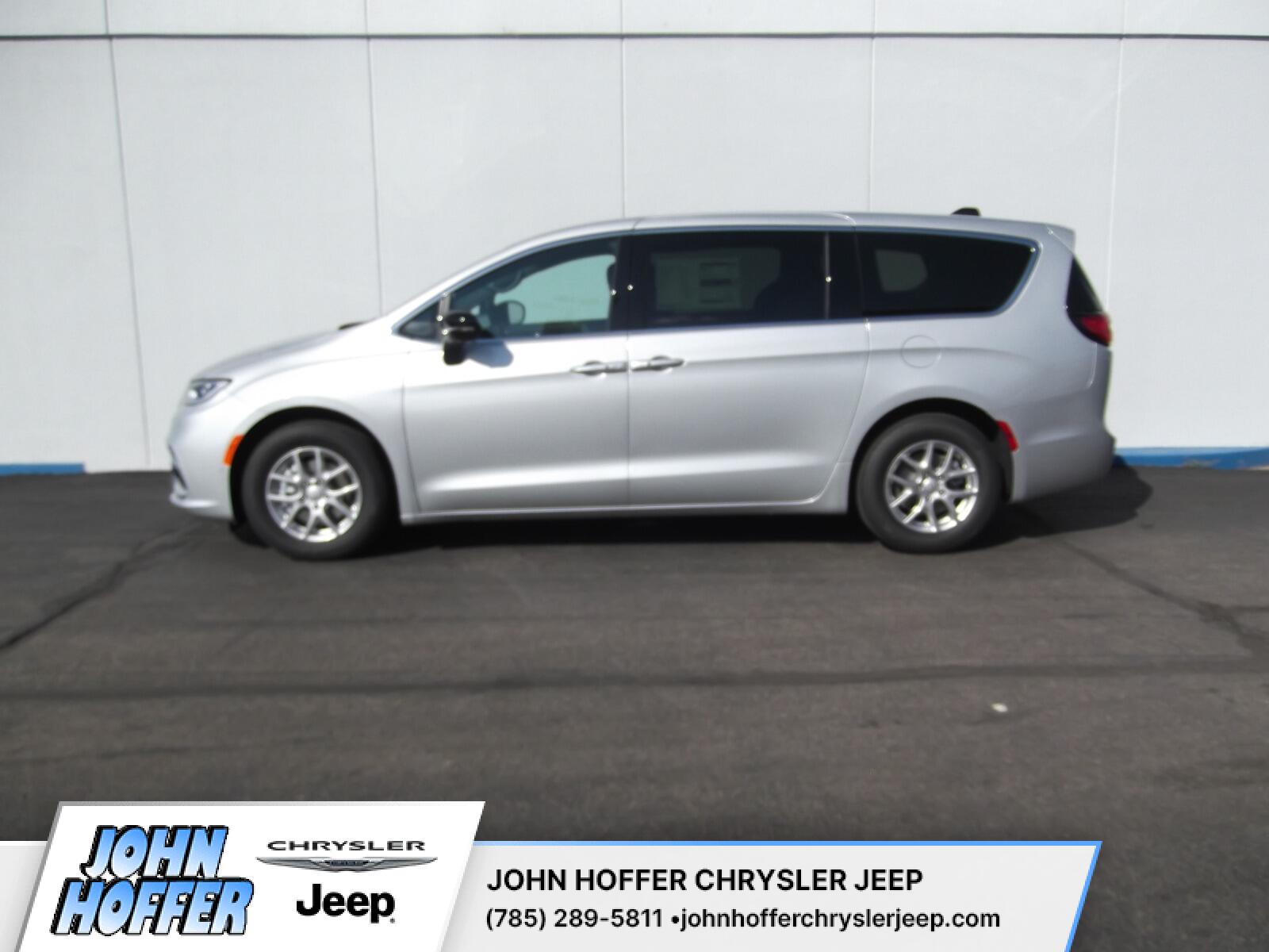 2026 Chrysler Voyager LX's photo