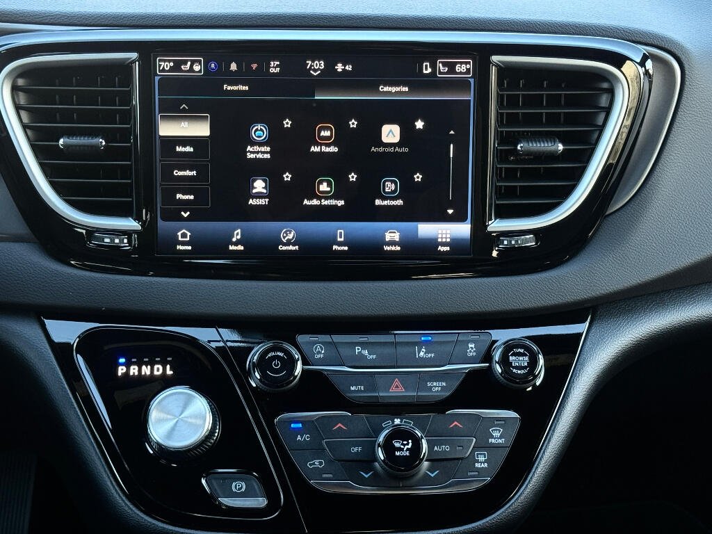 2026 Chrysler Voyager LX - Photo 11