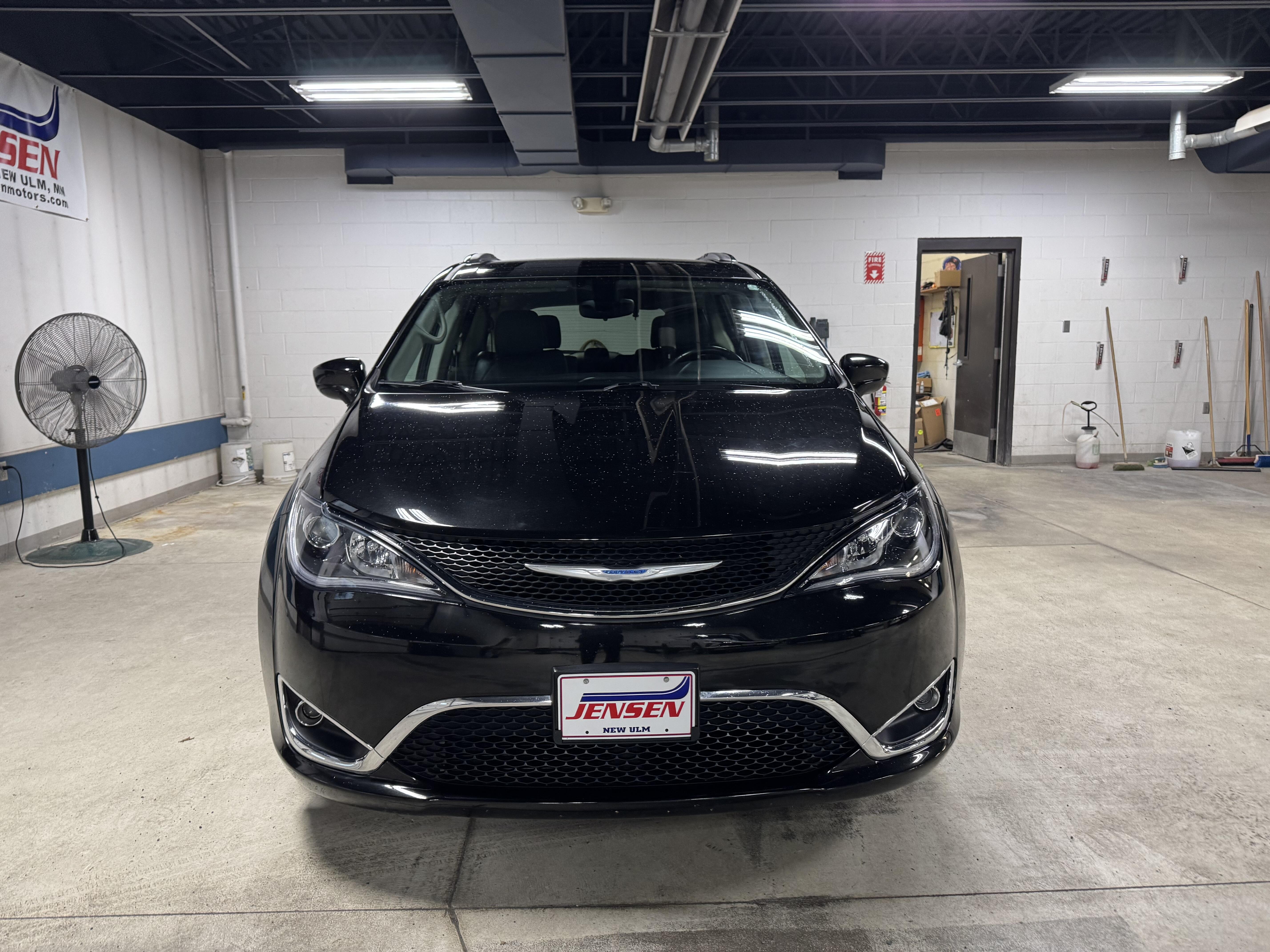 Used 2018 Chrysler Pacifica Touring L with VIN 2C4RC1BG2JR247851 for sale in New Ulm, Minnesota
