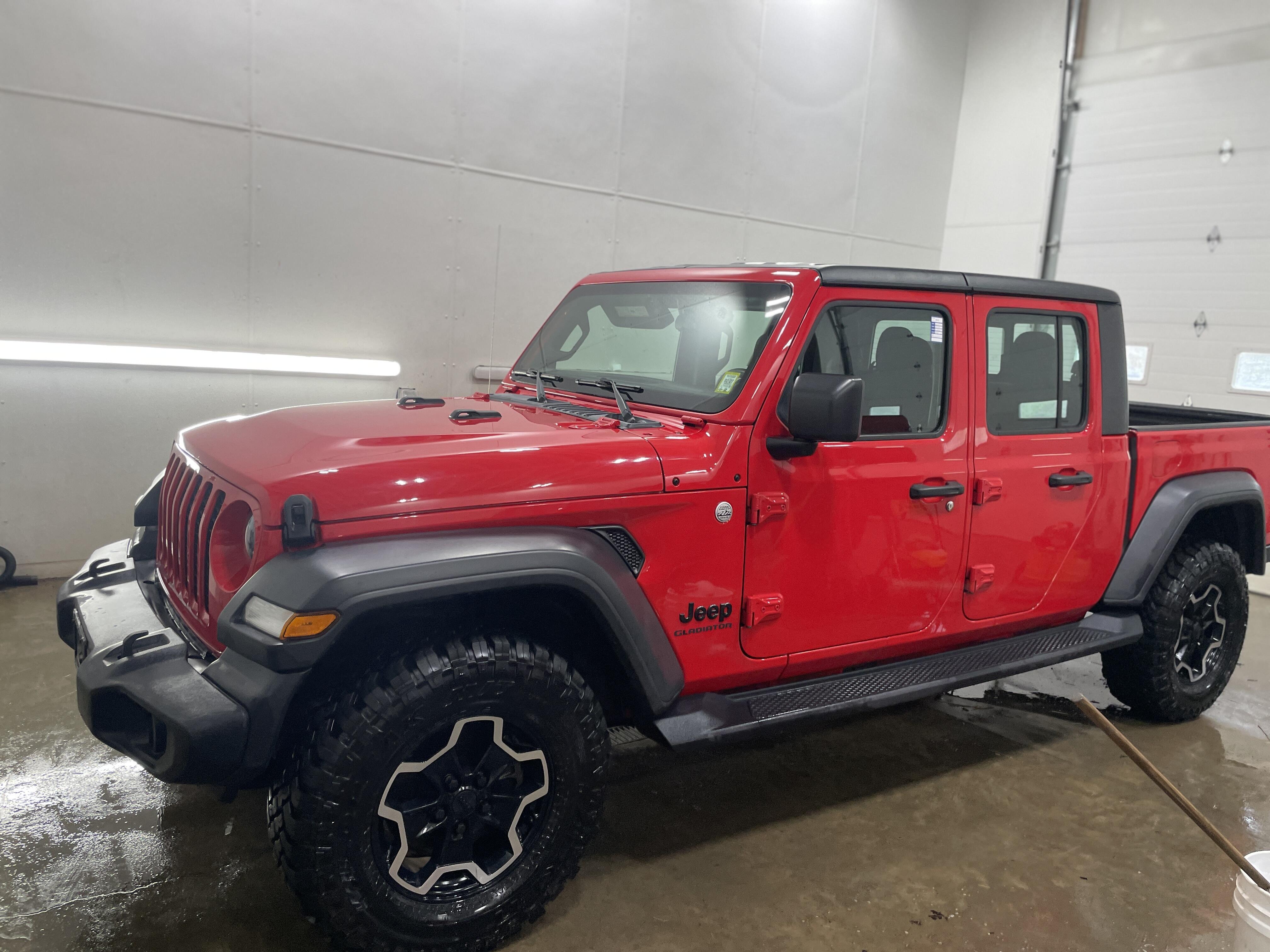 2020 Jeep Gladiator Sport's photo