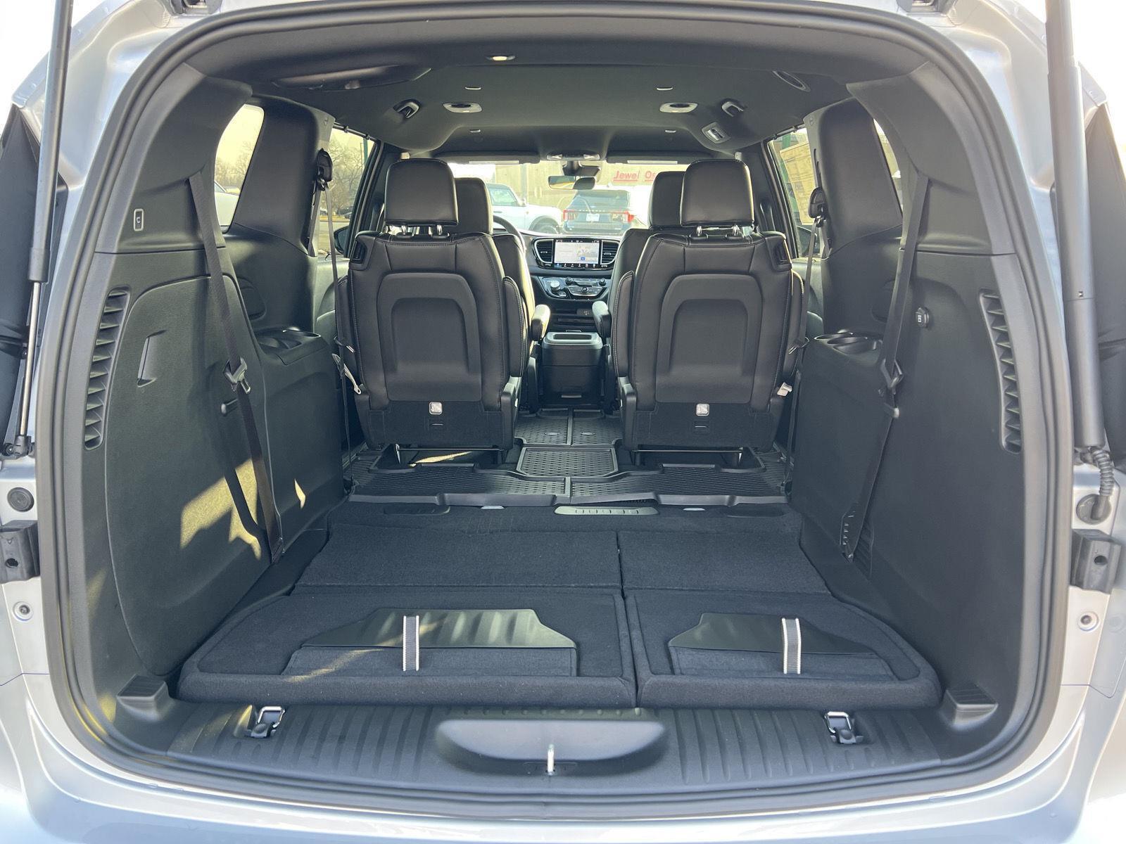 2026 Chrysler Voyager LX - Photo 43