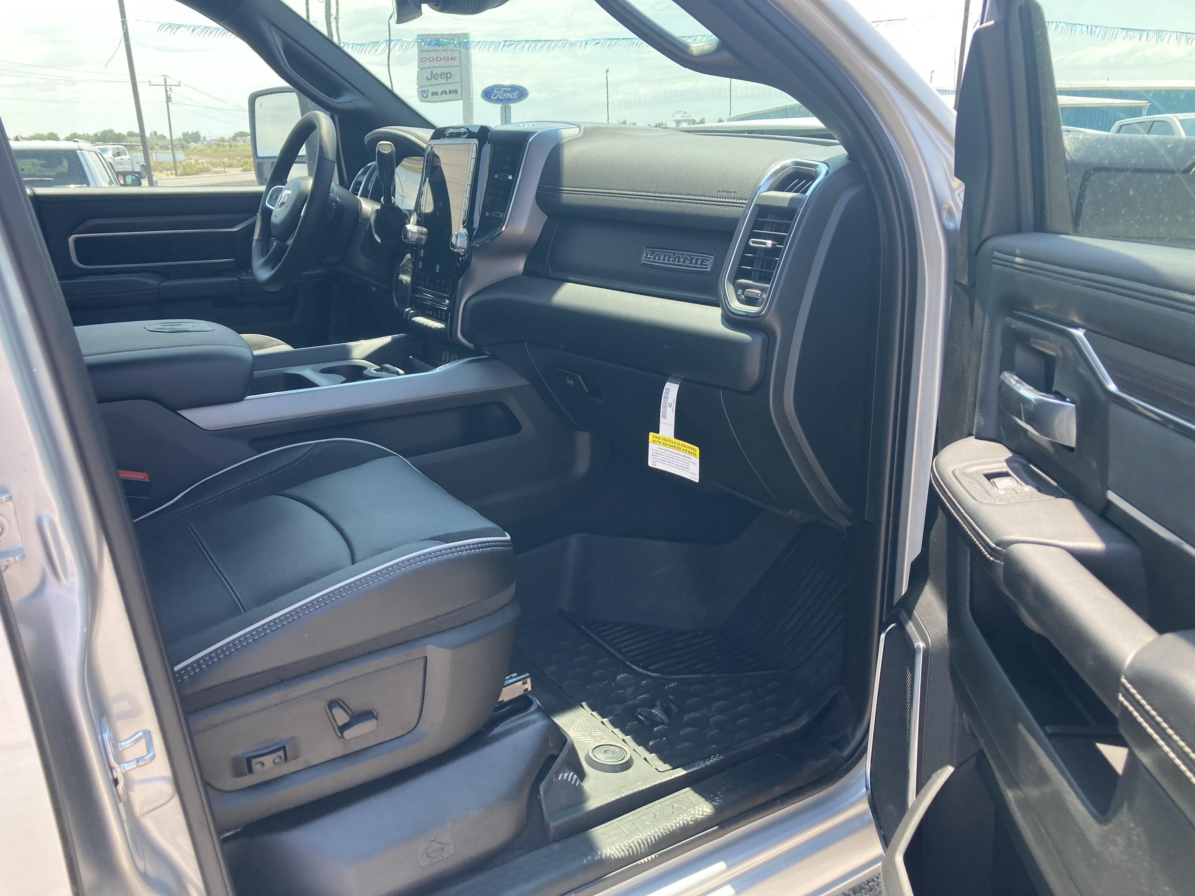 2026 RAM 3500 Laramie - Photo 13
