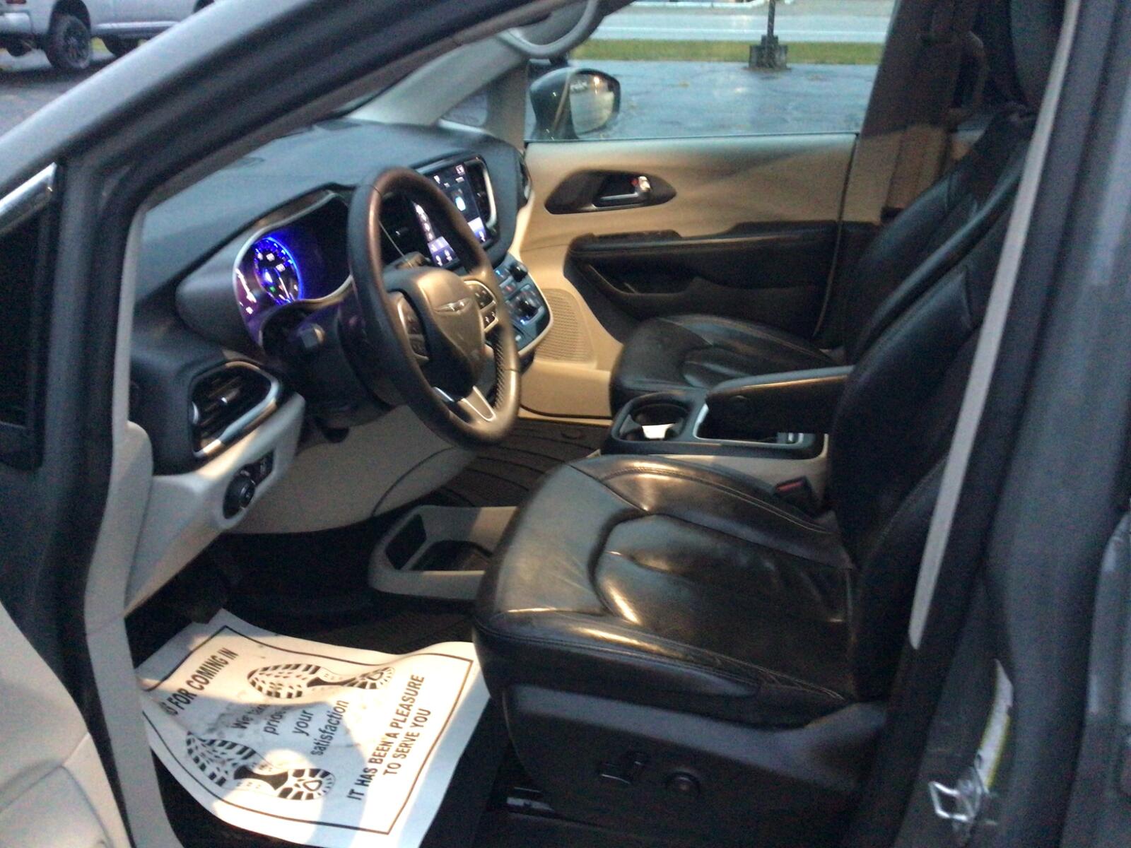 2022 Chrysler Pacifica Touring L - Photo 10