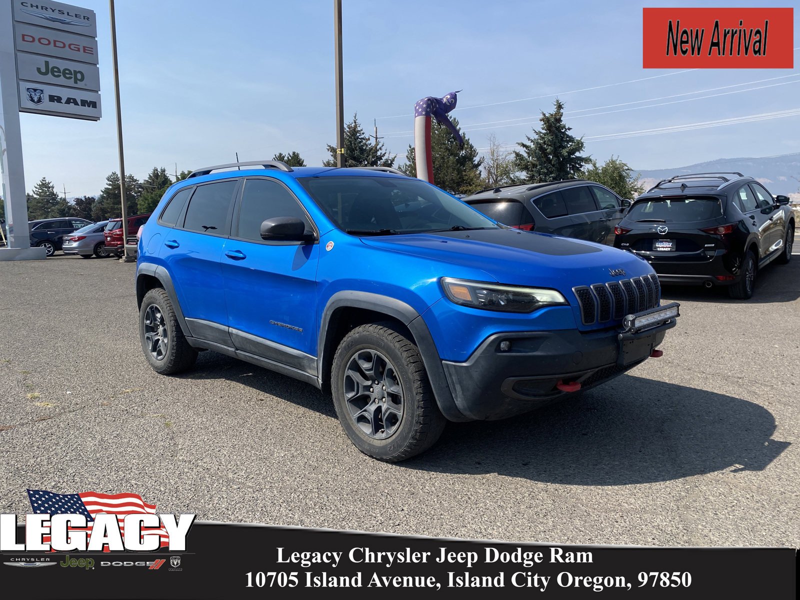 Used 2019 Jeep Cherokee Trailhawk with VIN 1C4PJMBX8KD131136 for sale in Island City, OR