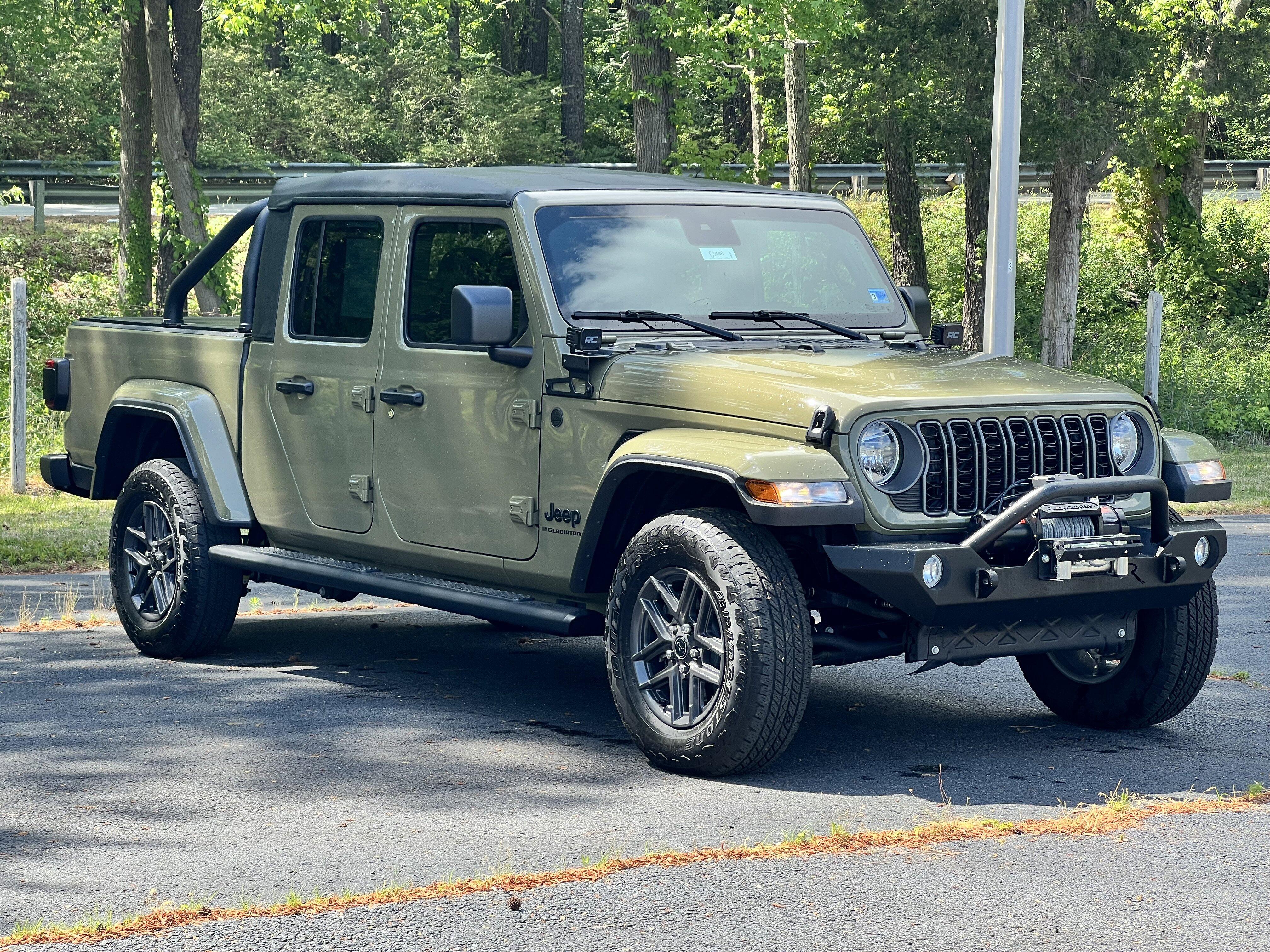 2025 Jeep Gladiator Sport S Auto's photo