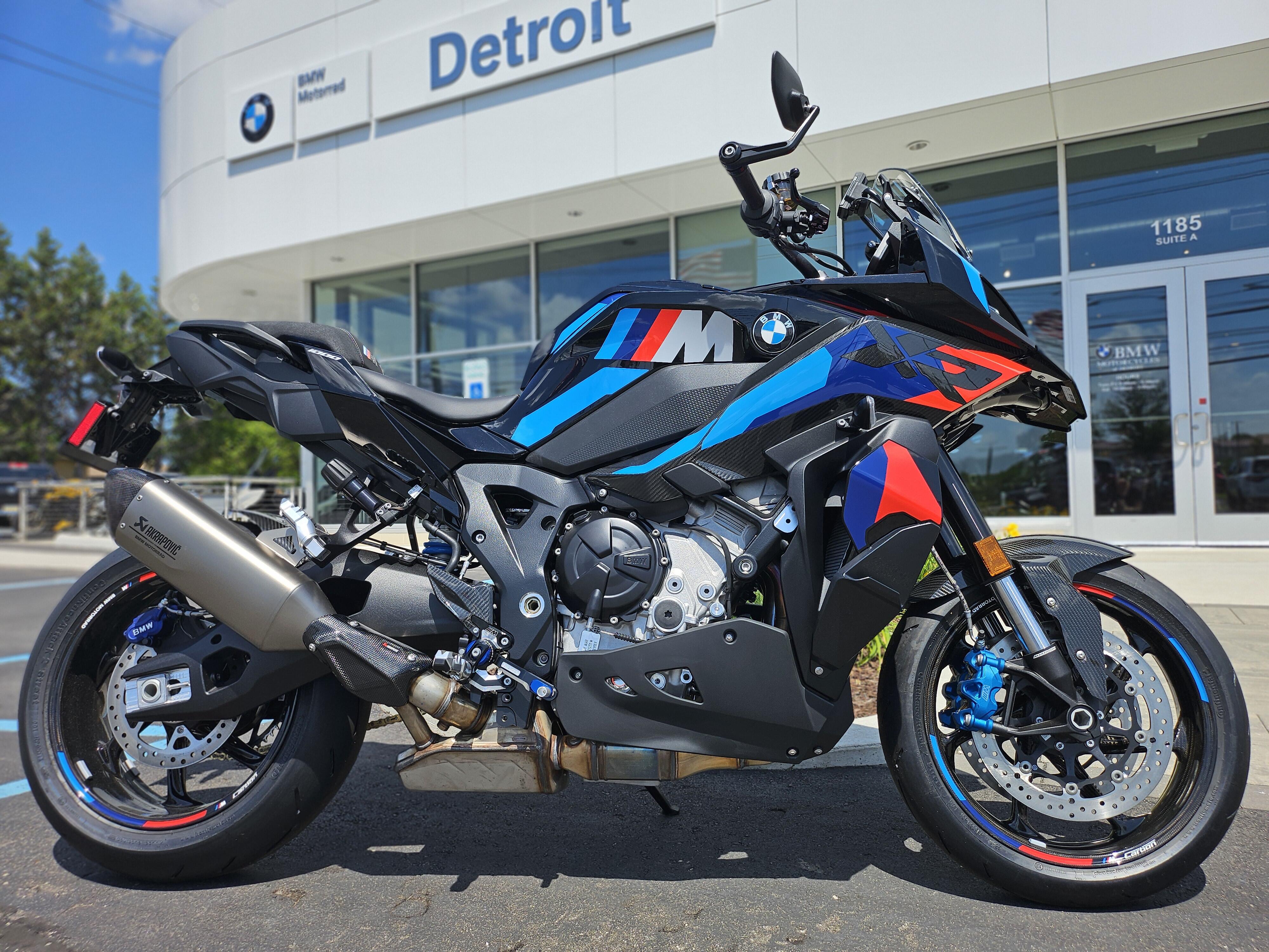 2026 BMW M1000XR