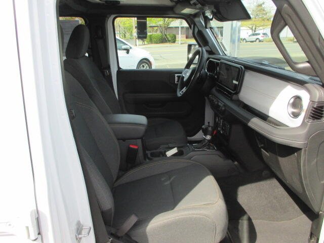 2025 Jeep Wrangler 4-Door Sahara - Photo 25