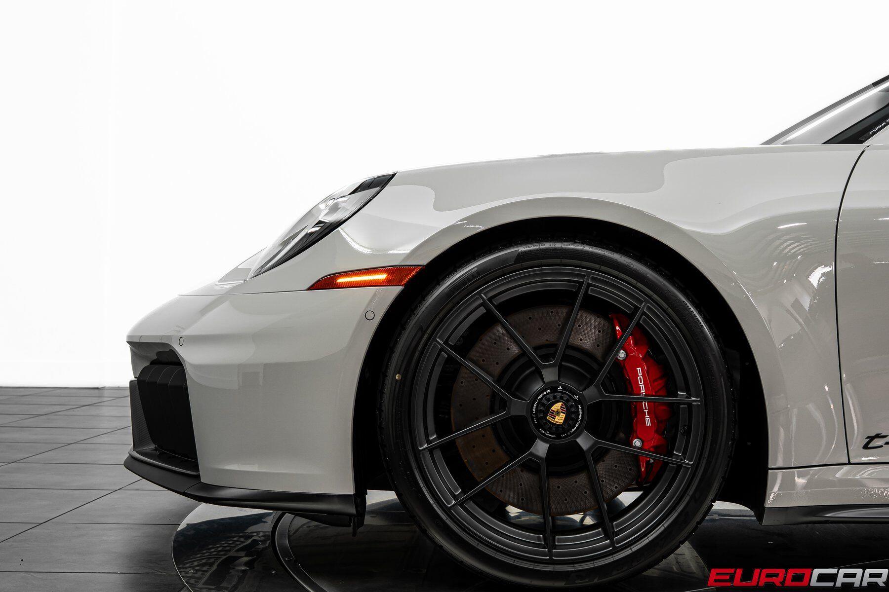 2026 Porsche 911 GTS - Photo 17