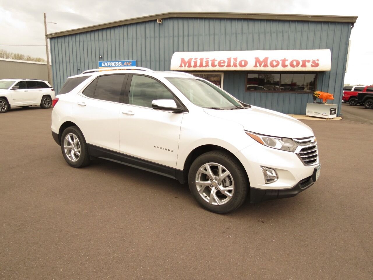 Used 2021 Chevrolet Equinox Premier with VIN 2GNAXXEV8M6143831 for sale in Fairmont, Minnesota