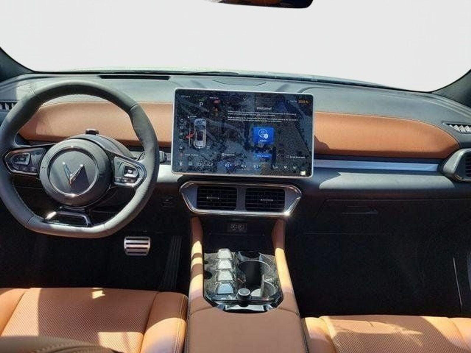 2025 VinFast VF 8 Plus - Photo 8