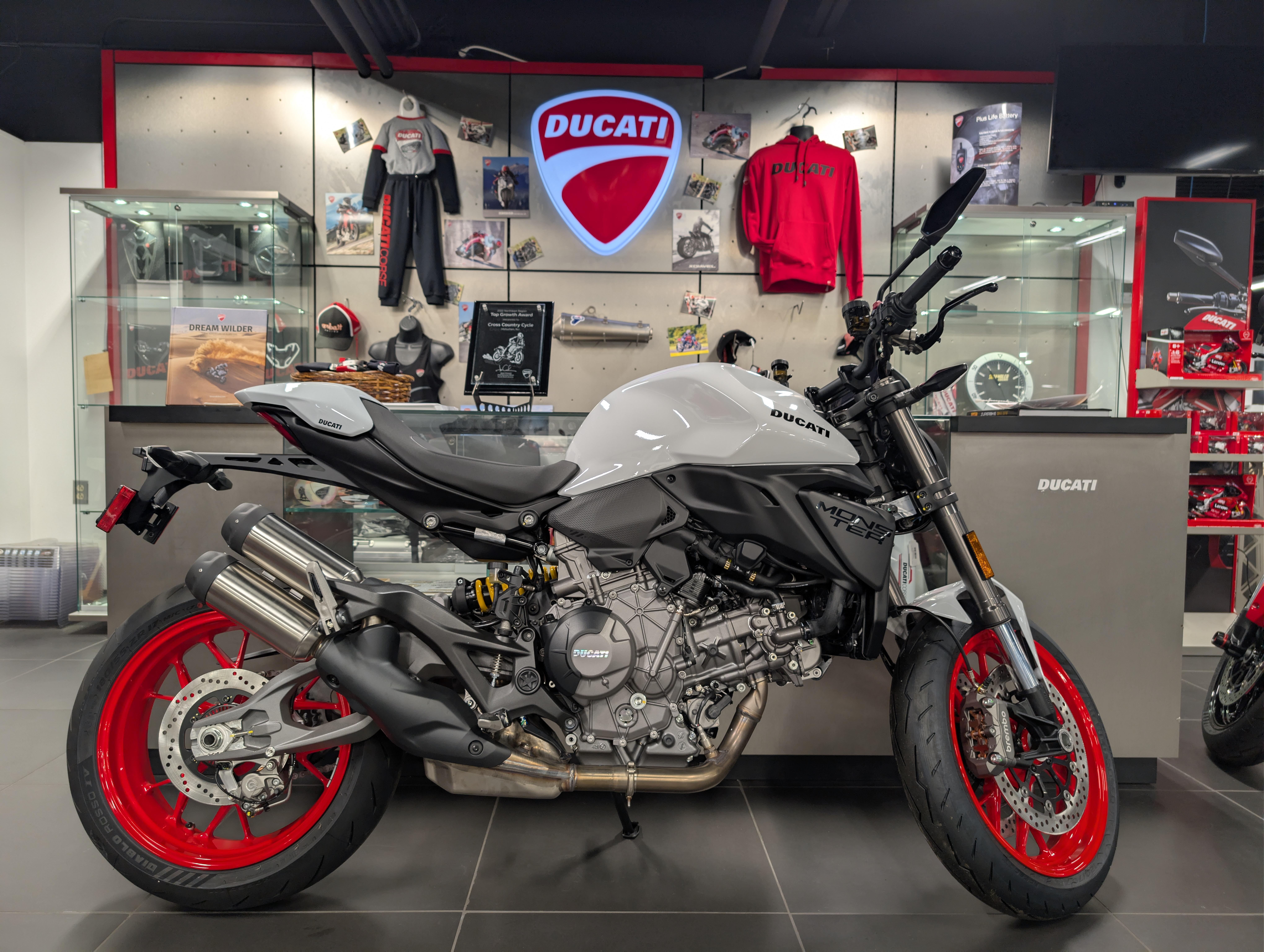 2027 Ducati MONSTER PLUS