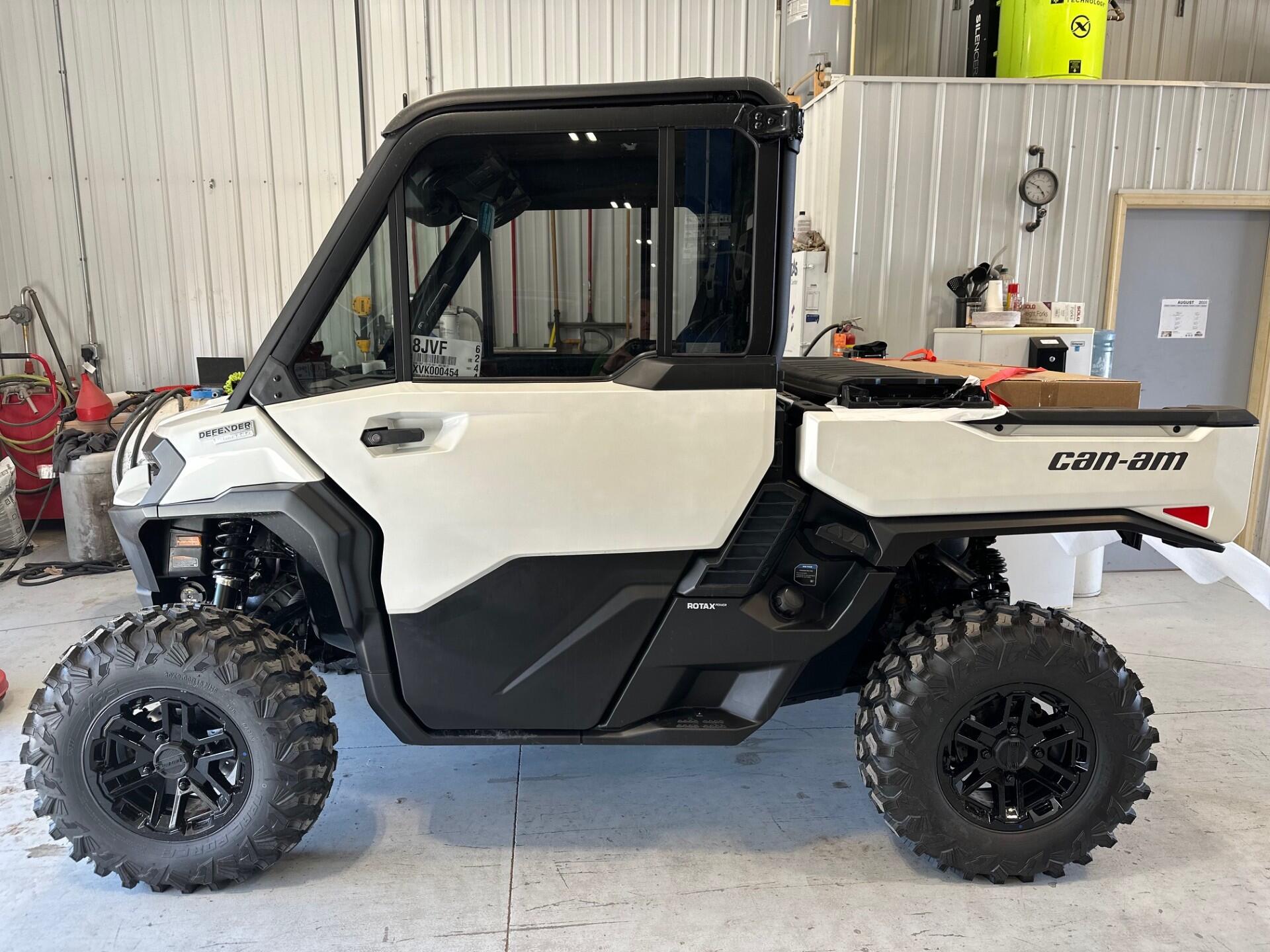 2027 Can-Am Defender Limited HD11