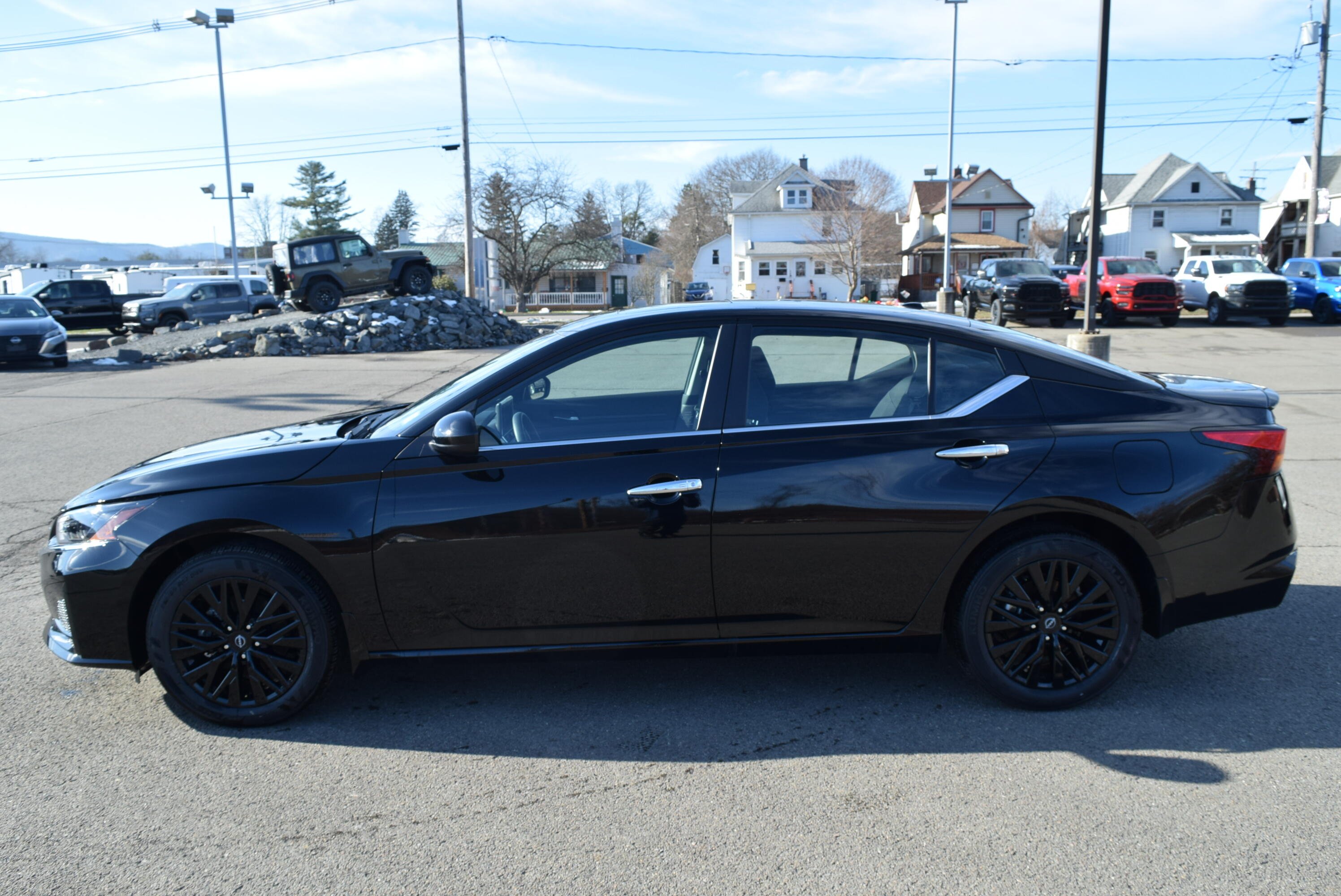 2025 Nissan Altima SV's photo