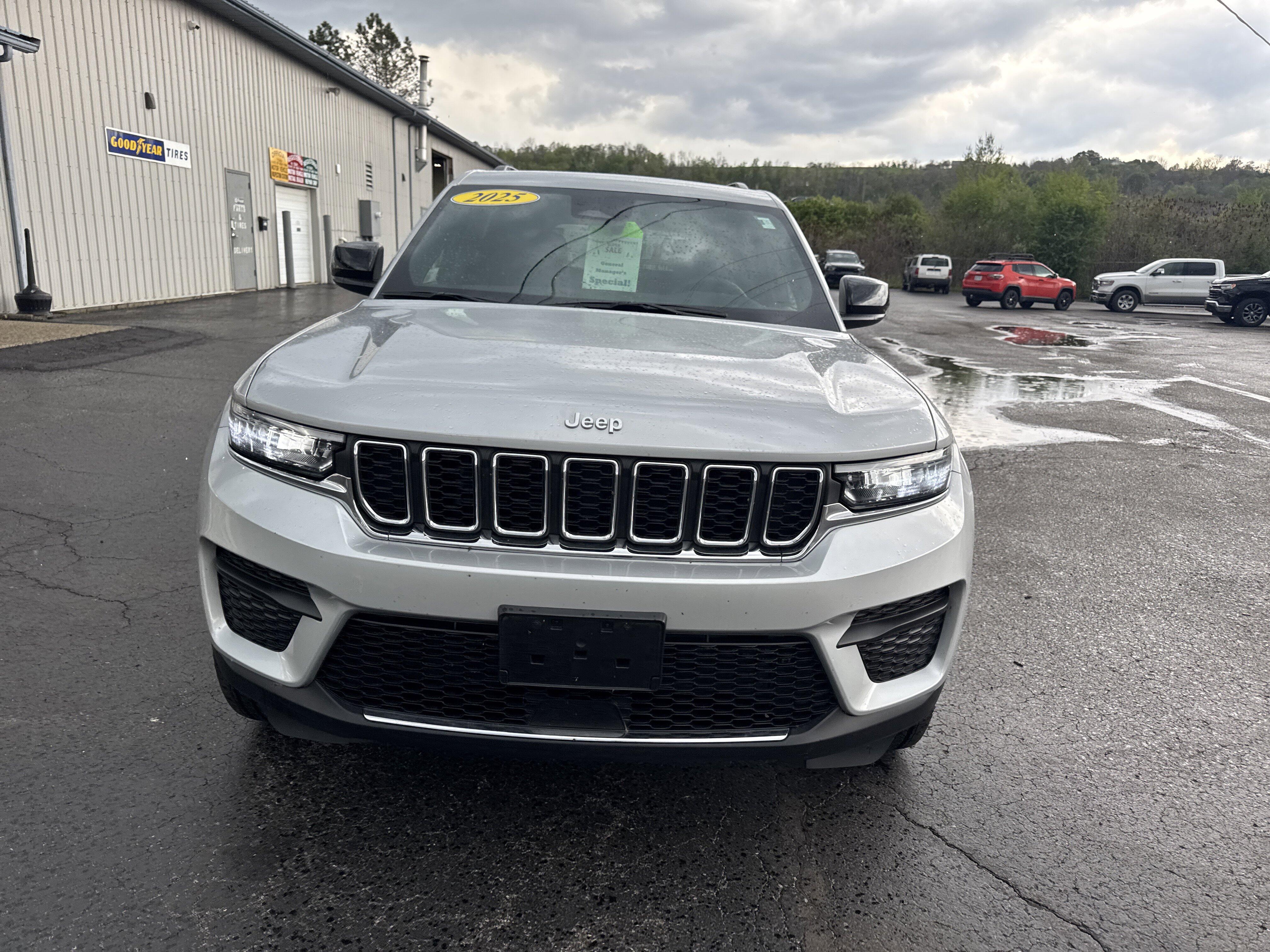 2025 Jeep Grand Cherokee Laredo - Photo 7