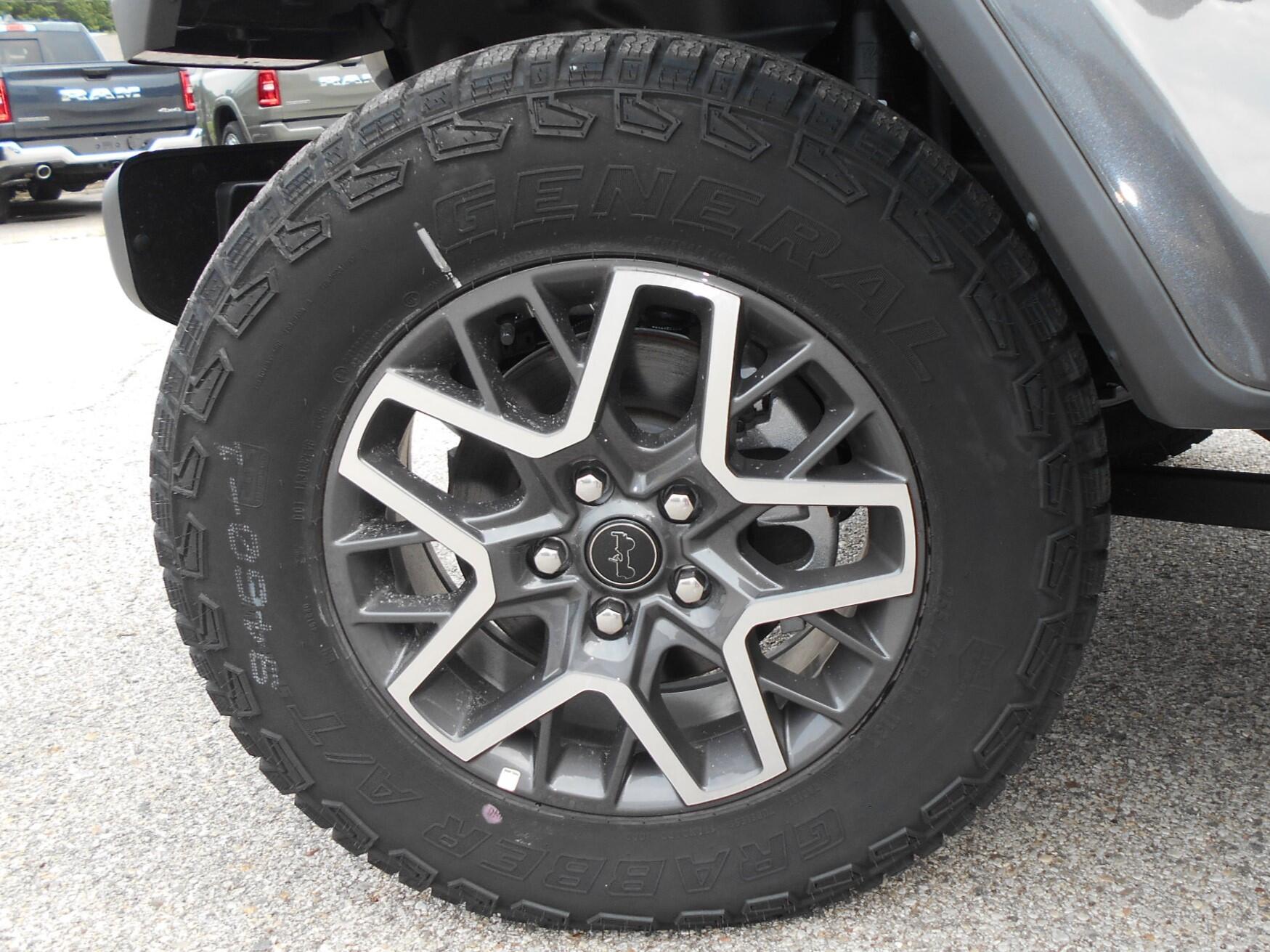 2025 Jeep Wrangler 4-Door Sahara - Photo 8