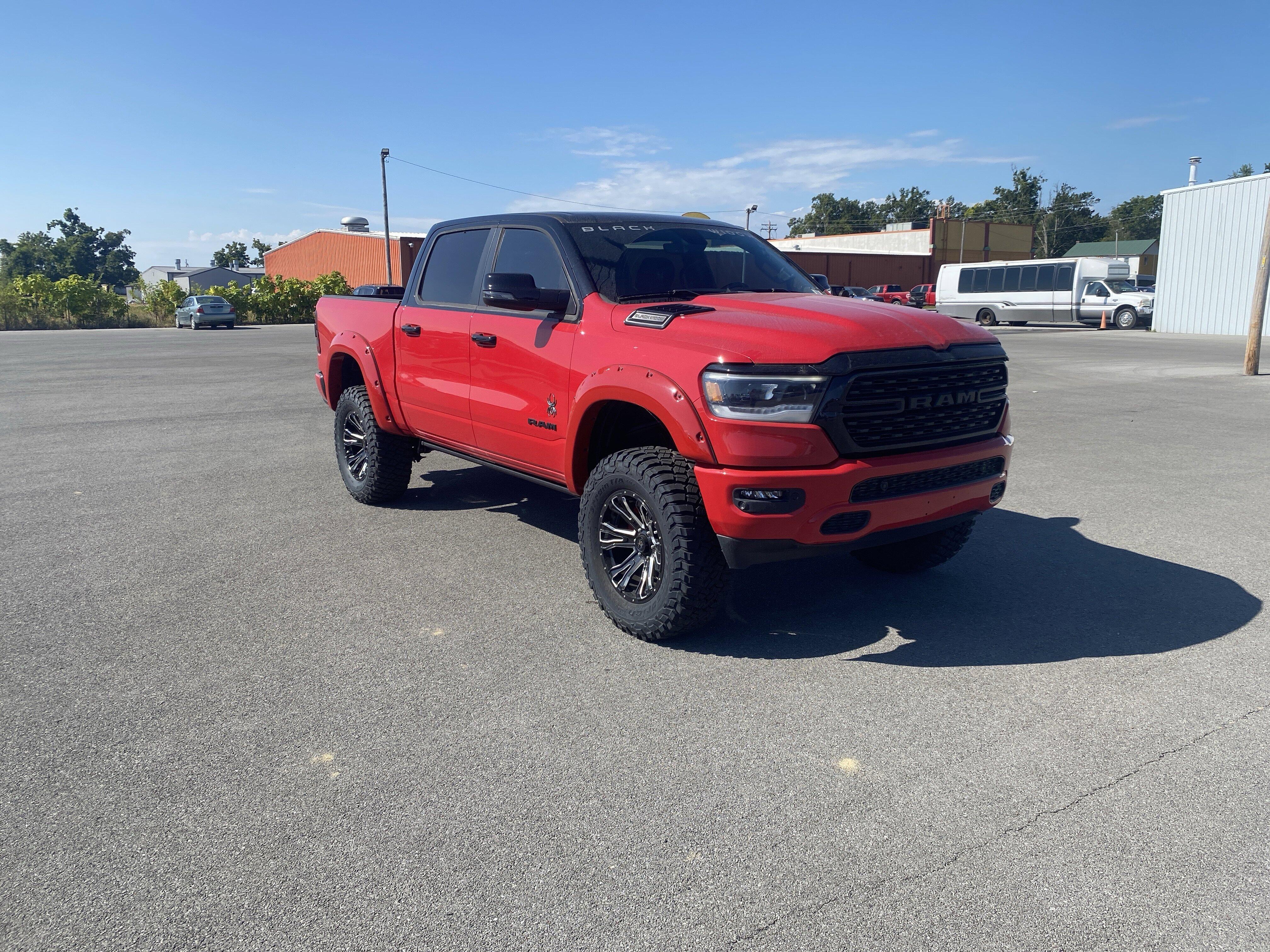 2023 RAM 1500 Big Horn/Lone Star 4x4 Crew Cab 5'7's photo