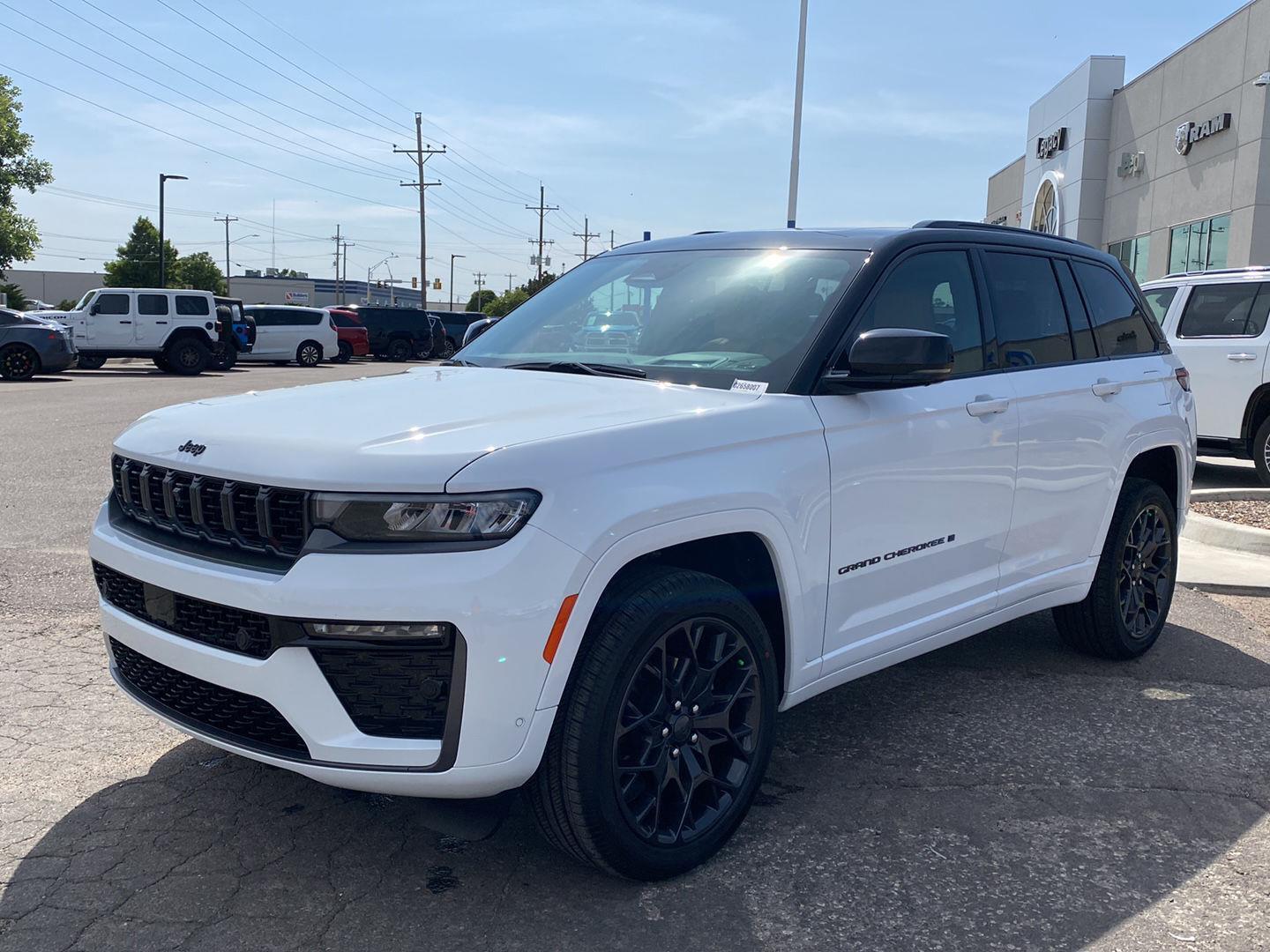 2026 Jeep Grand Cherokee Summit 4x4's photo