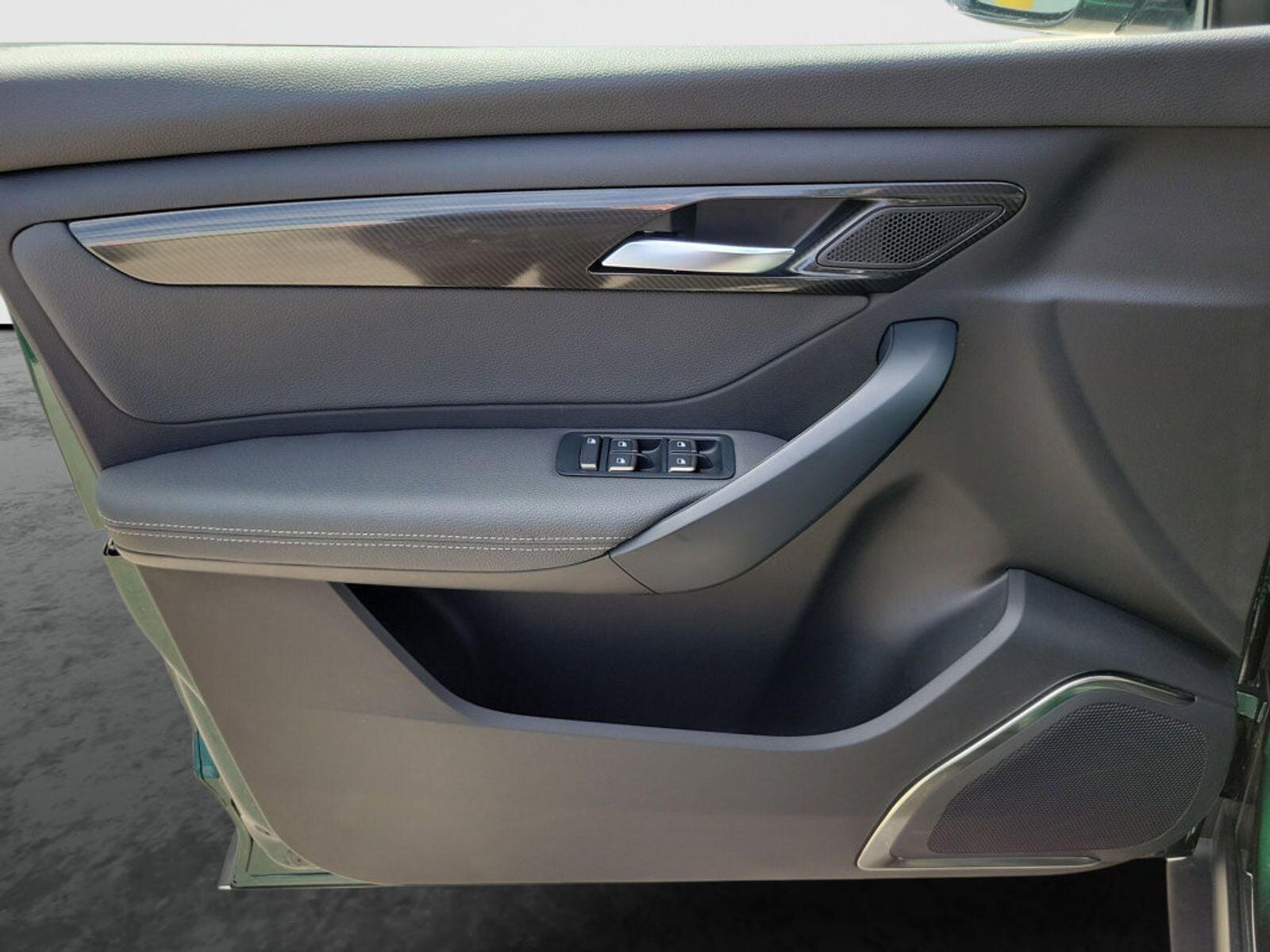 2023 VinFast VF 8 ECO - Photo 16