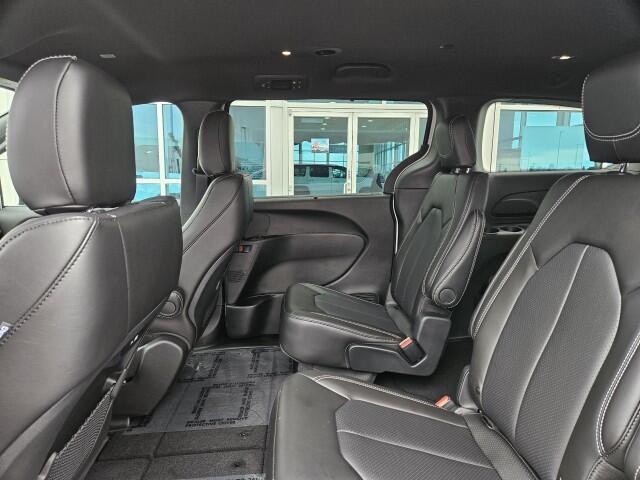 2026 Chrysler Pacifica Select - Photo 14