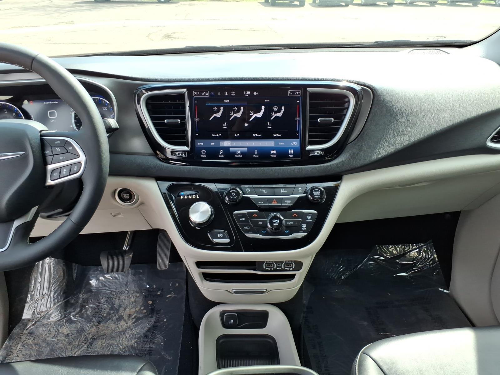 2024 Chrysler Pacifica Touring L - Photo 8