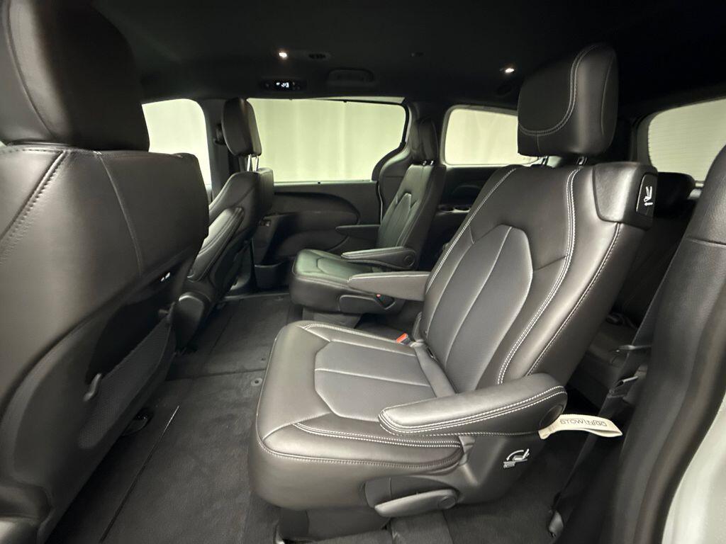 2026 Chrysler Pacifica Select - Photo 14