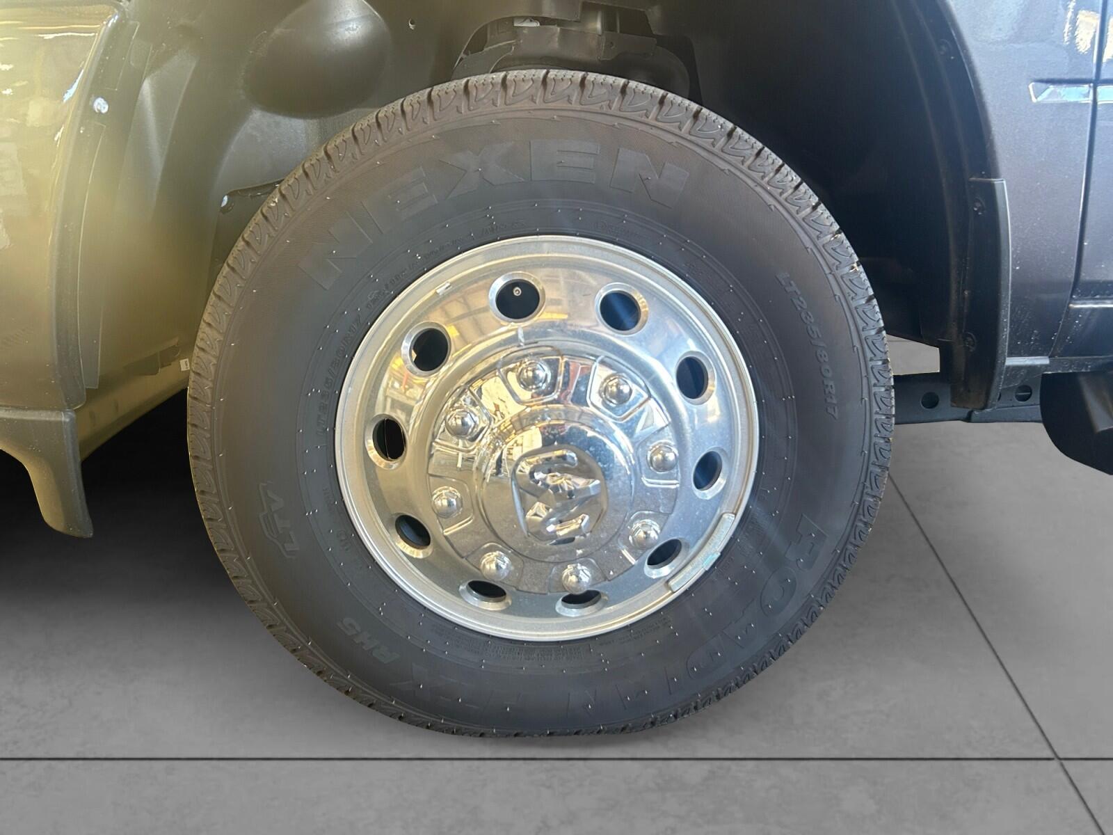 2026 RAM 3500 Laramie - Photo 14