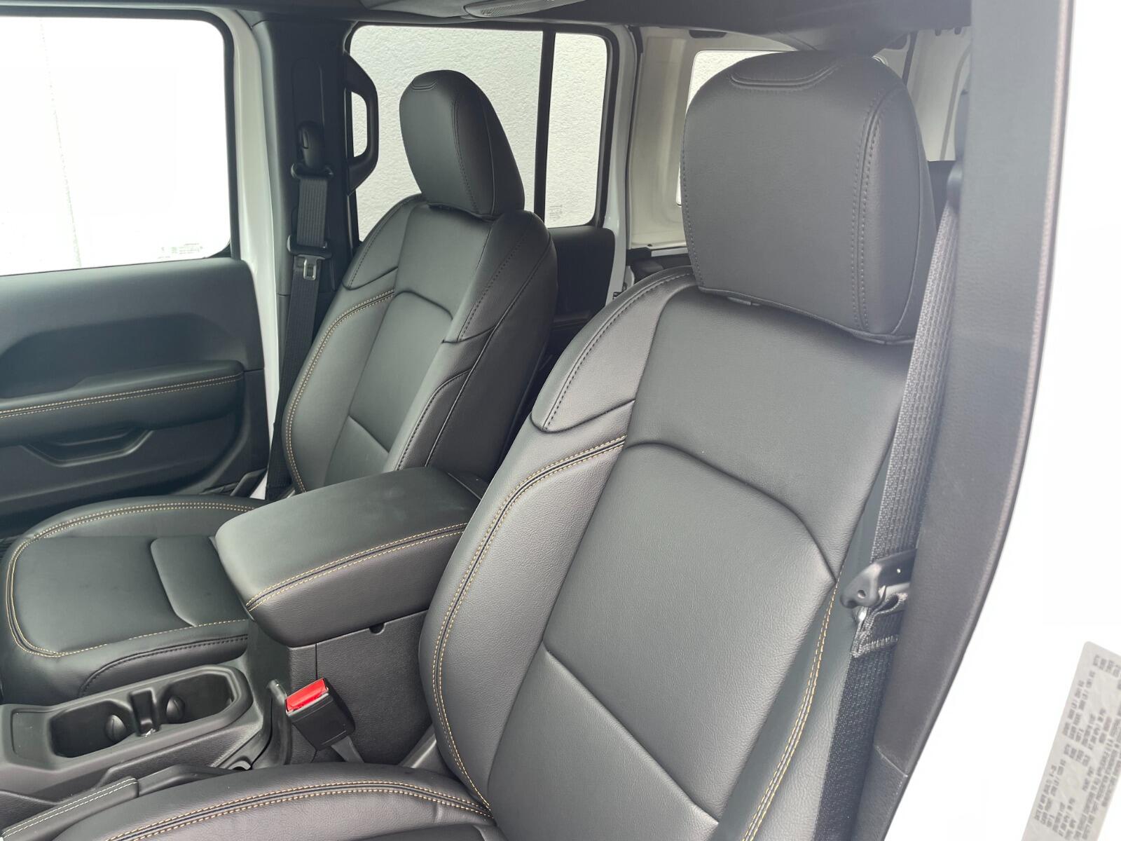 2025 Jeep Wrangler 4-Door Sahara - Photo 9