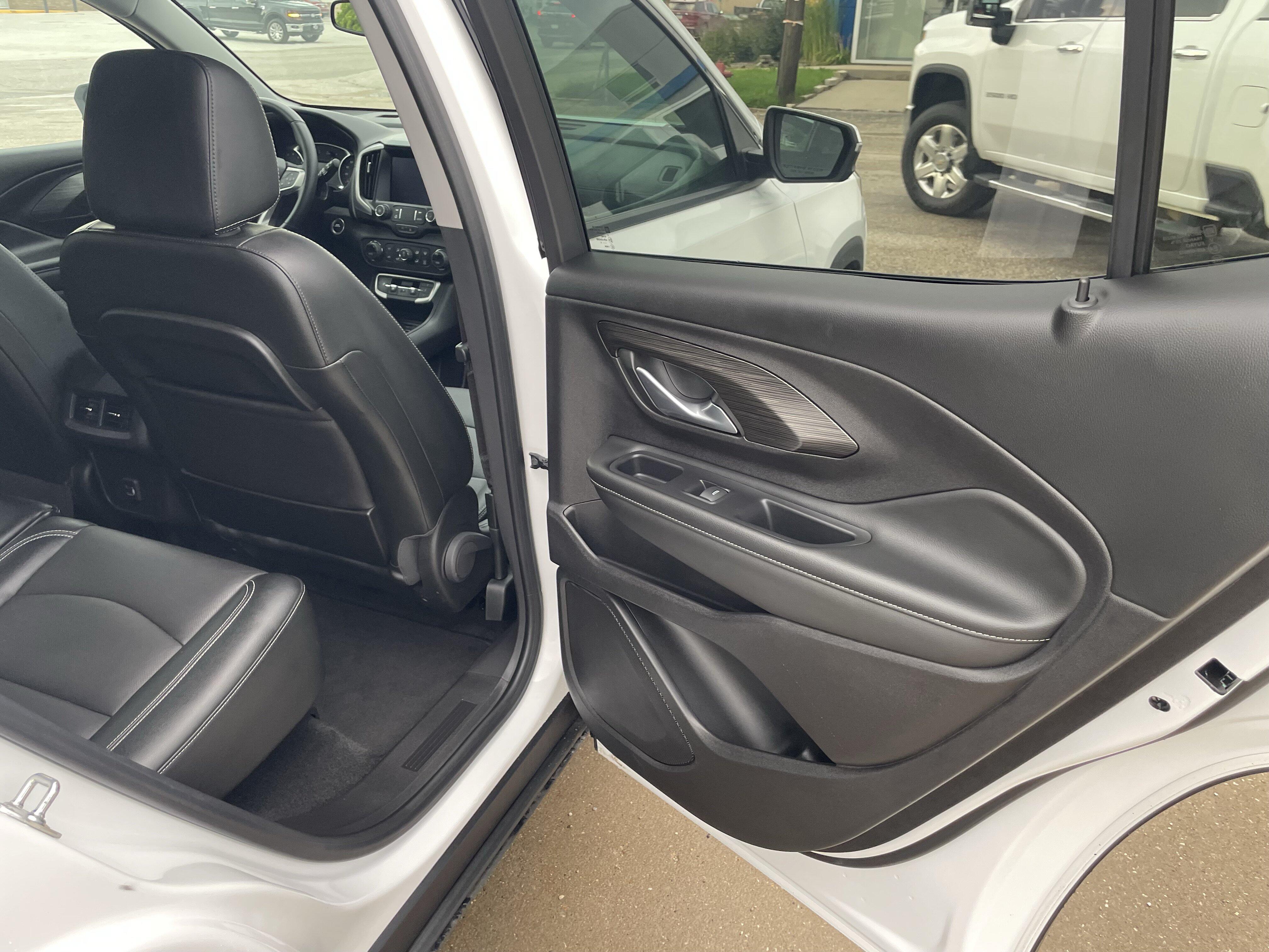 2024 GMC Terrain SLT - Photo 17