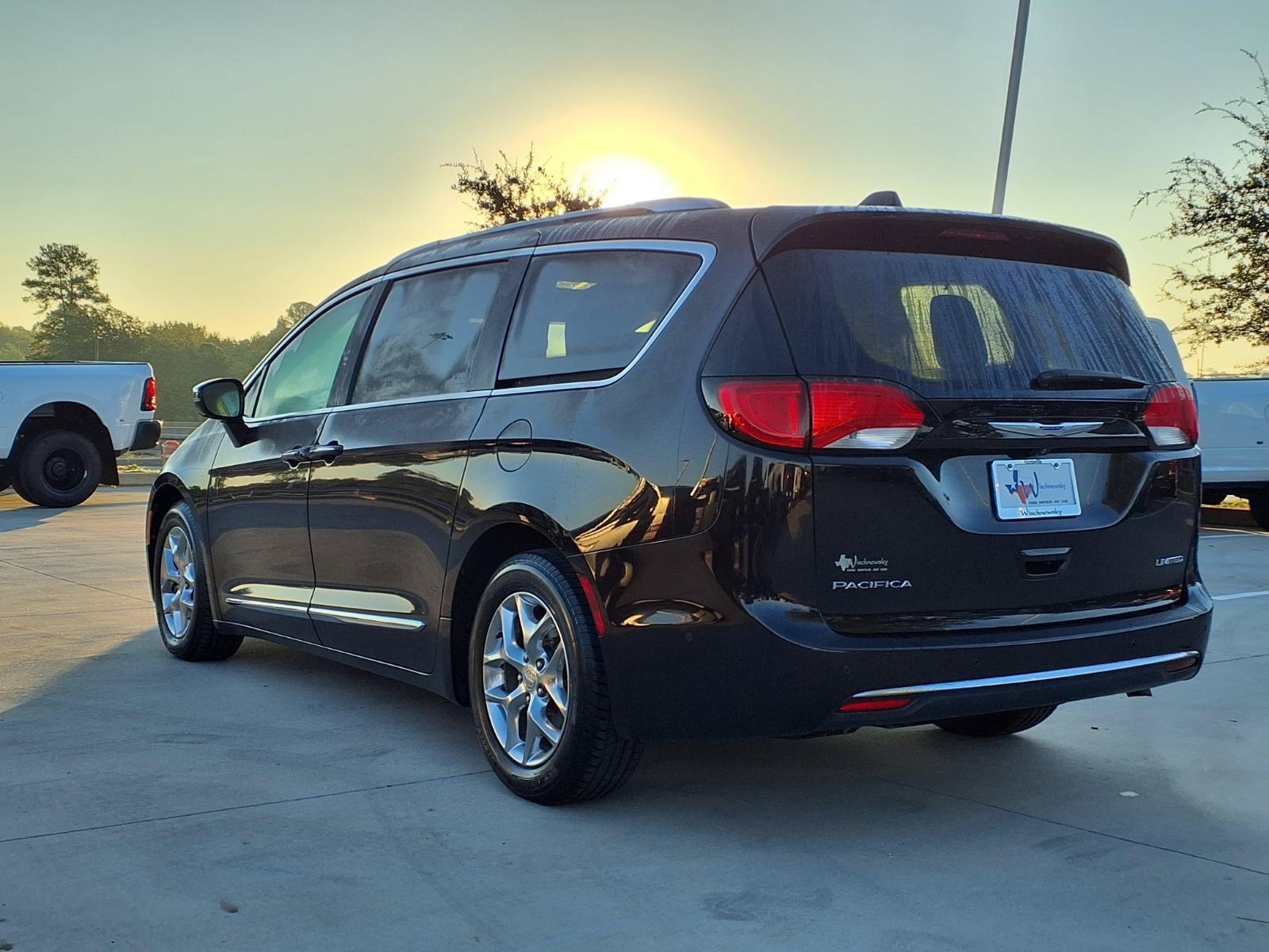 Used 2018 Chrysler Pacifica Limited with VIN 2C4RC1GG7JR247241 for sale in Huntsville, TX