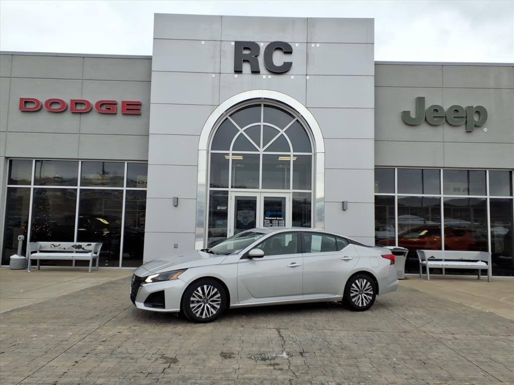 2023 Nissan Altima SV's photo