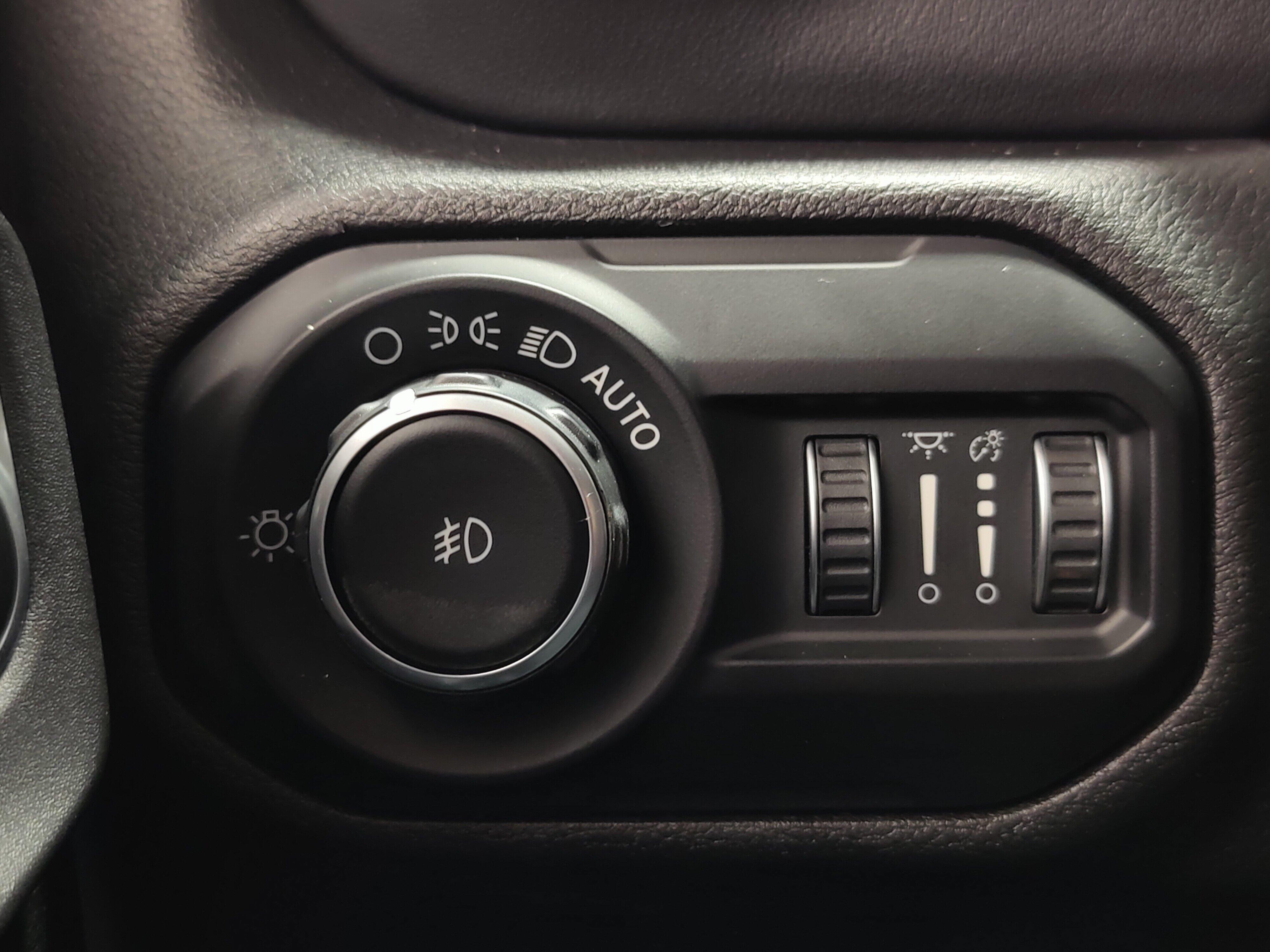 2020 Jeep Wrangler Unlimited Sahara - Photo 25