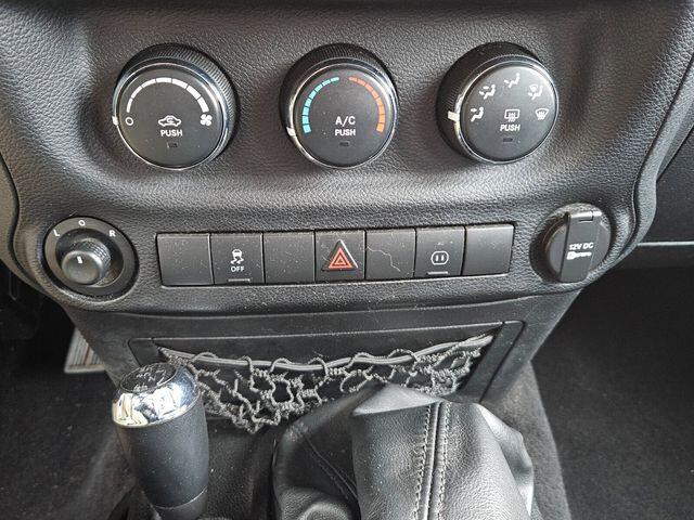 2011 Jeep Wrangler Unlimited Sahara - Photo 9