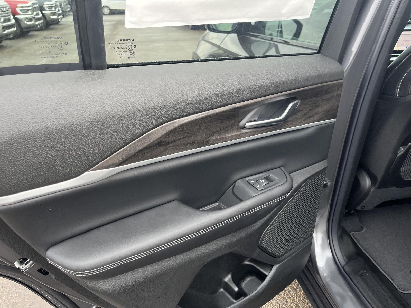 2026 Jeep Grand Cherokee Laredo - Photo 29