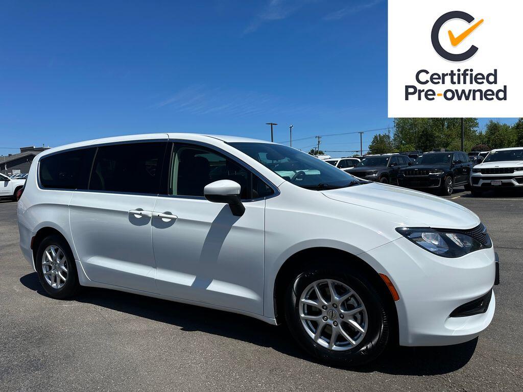 2023 Chrysler Voyager LX's photo