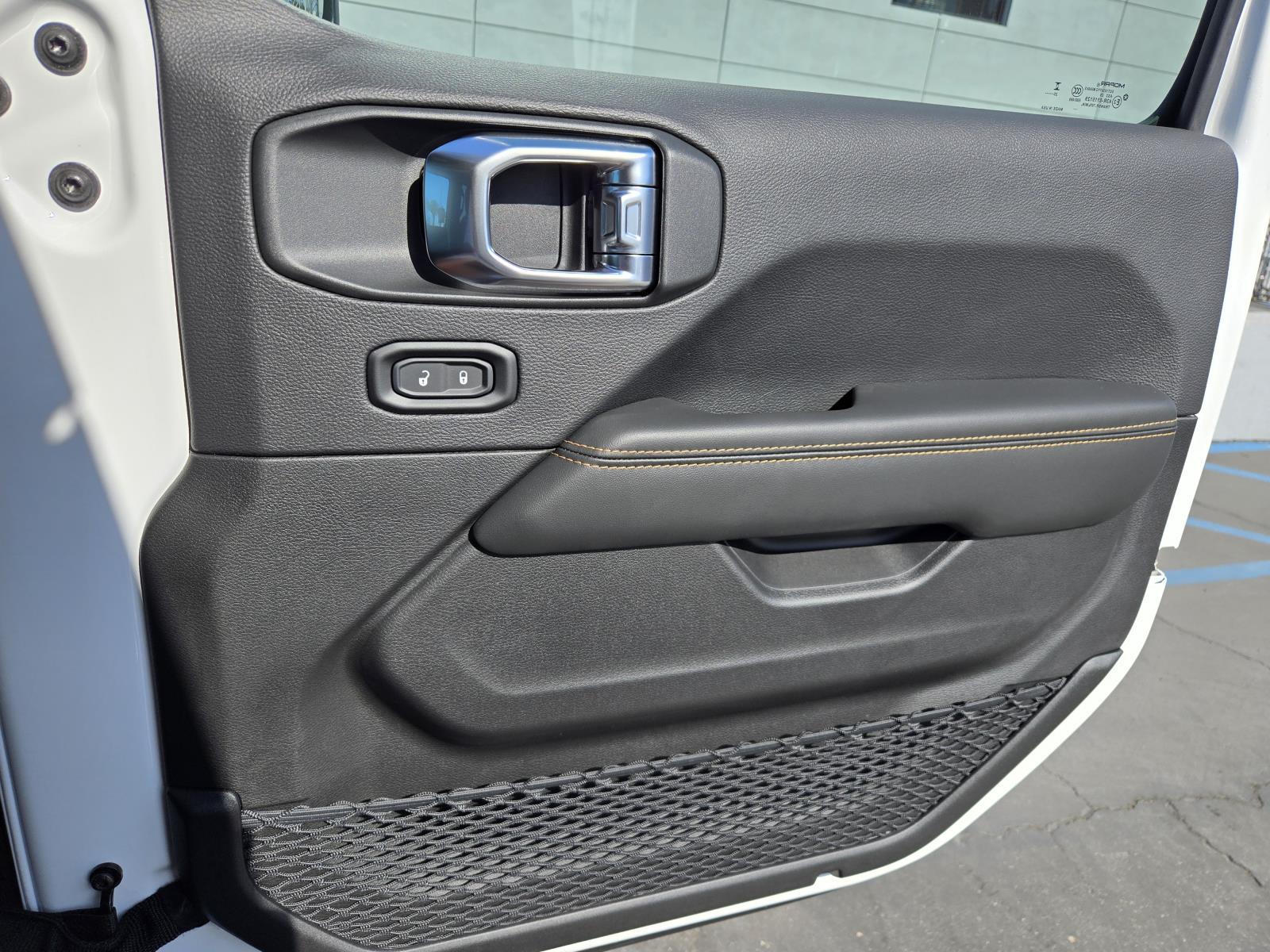 2025 Jeep Wrangler 4-Door Sahara - Photo 38