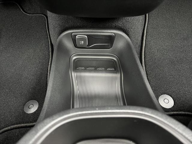 2026 Chrysler Pacifica Select - Photo 33