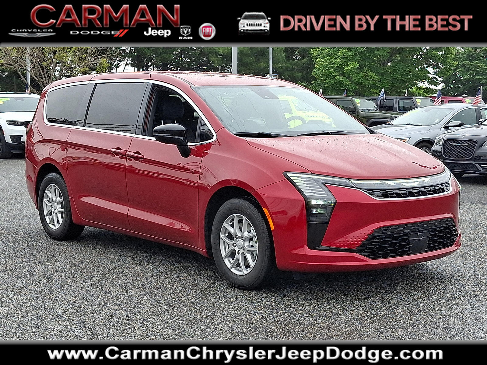 2027 Chrysler Pacifica Select's photo