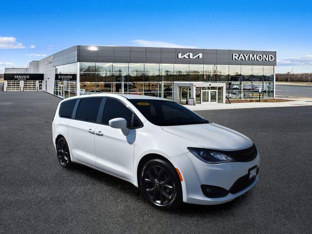 2018 Chrysler Pacifica Touring Plus's photo