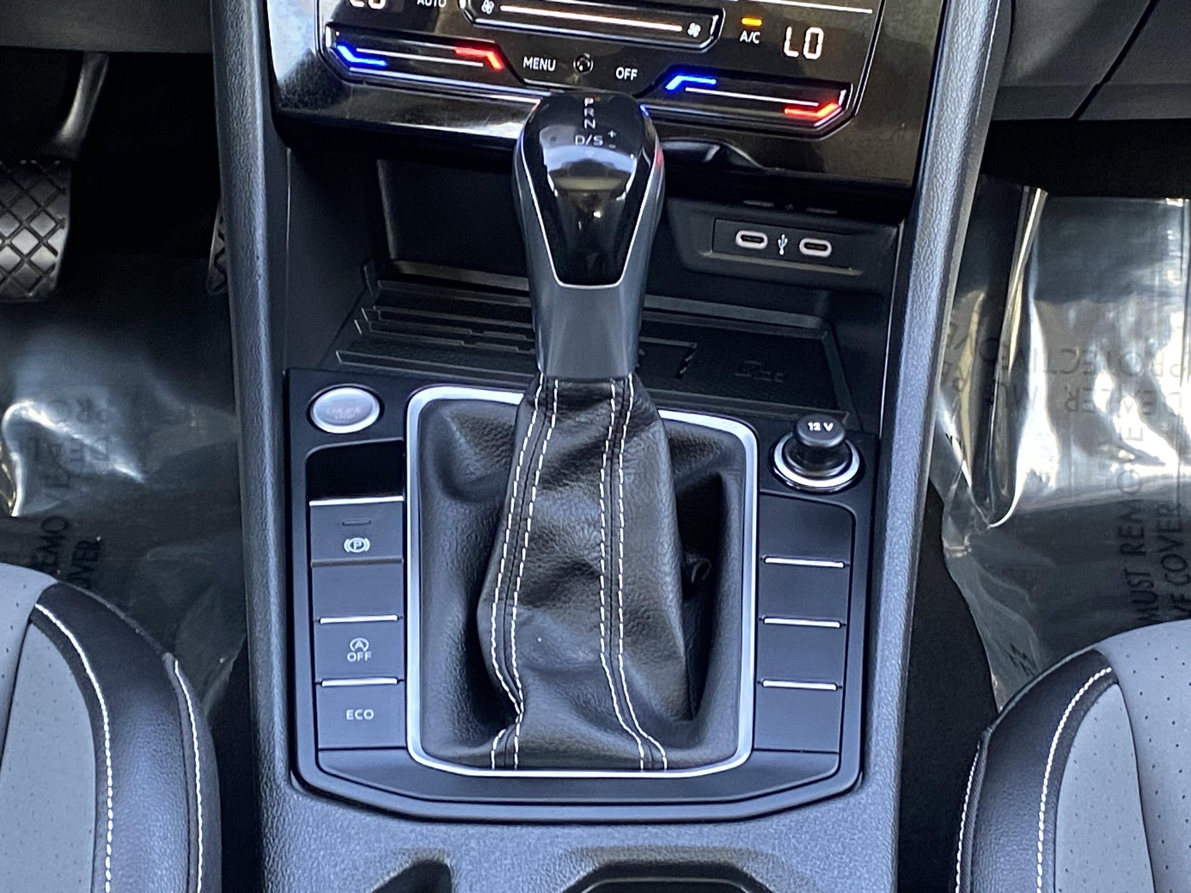 2025 Volkswagen Jetta SE - Photo 15