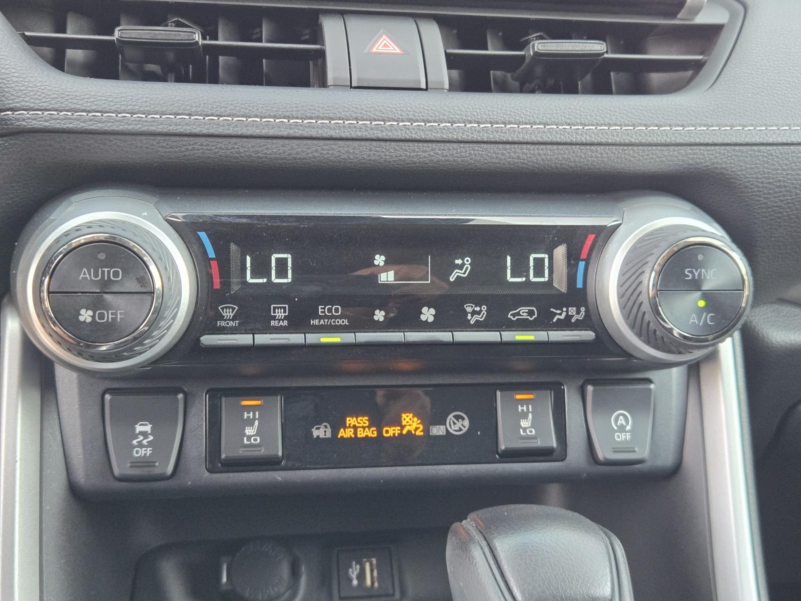 2023 Toyota RAV4 XLE - Photo 12