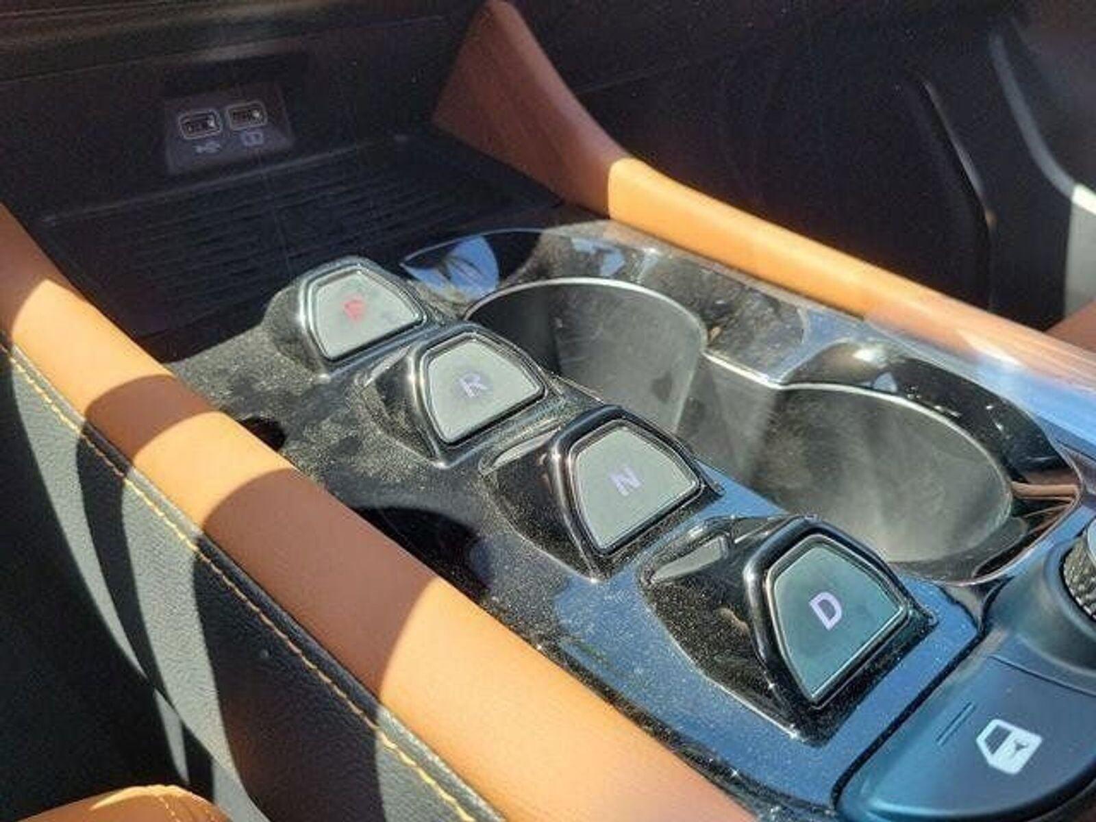 2025 VinFast VF 8 Plus - Photo 10