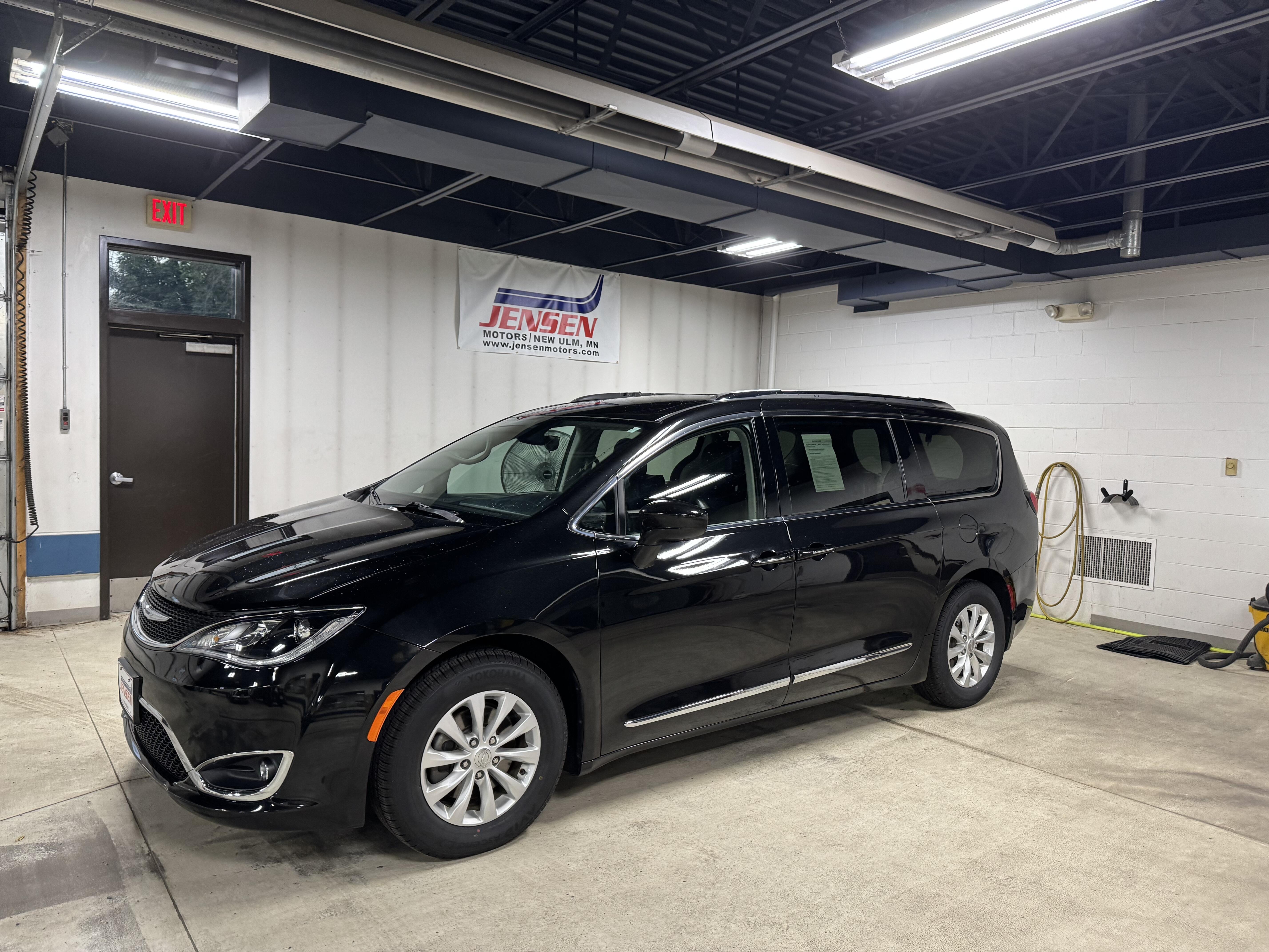 Used 2018 Chrysler Pacifica Touring L with VIN 2C4RC1BG2JR247851 for sale in New Ulm, Minnesota