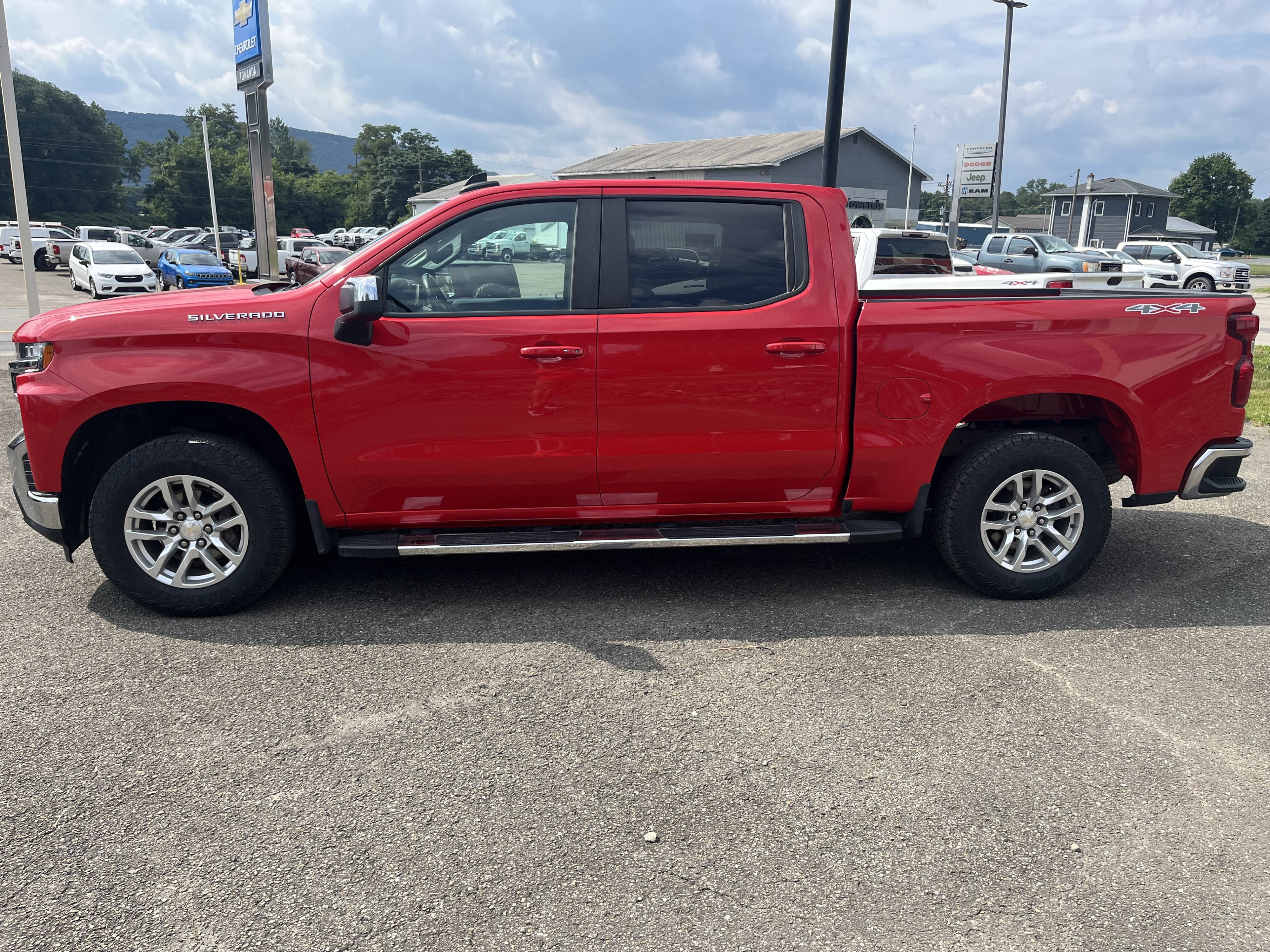 Used 2021 Chevrolet Silverado 1500 LT with VIN 1GCUYDED0MZ334625 for sale in Towanda, PA