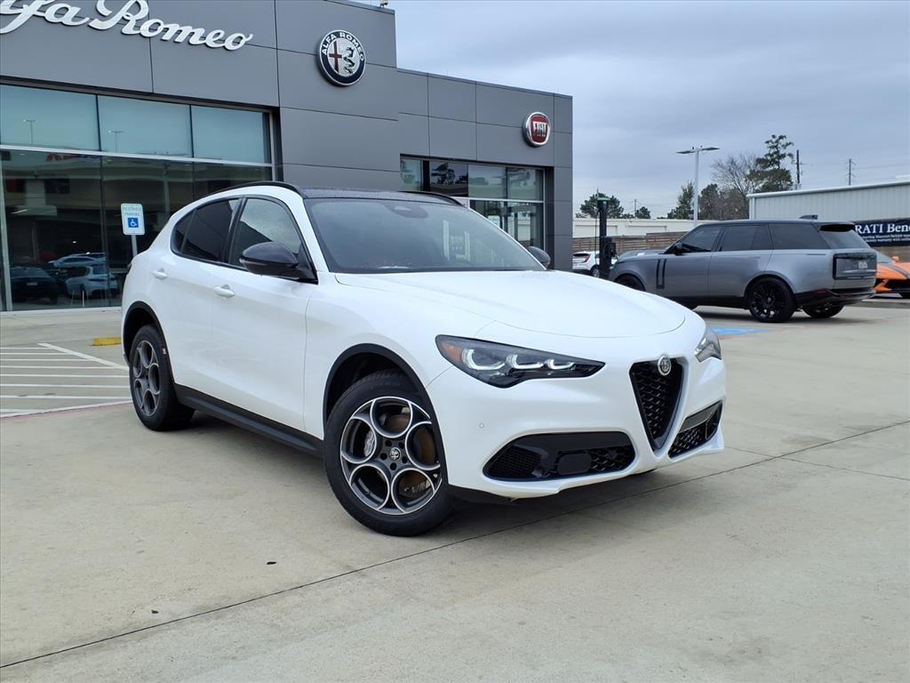 2025 Alfa Romeo Stelvio Base's photo