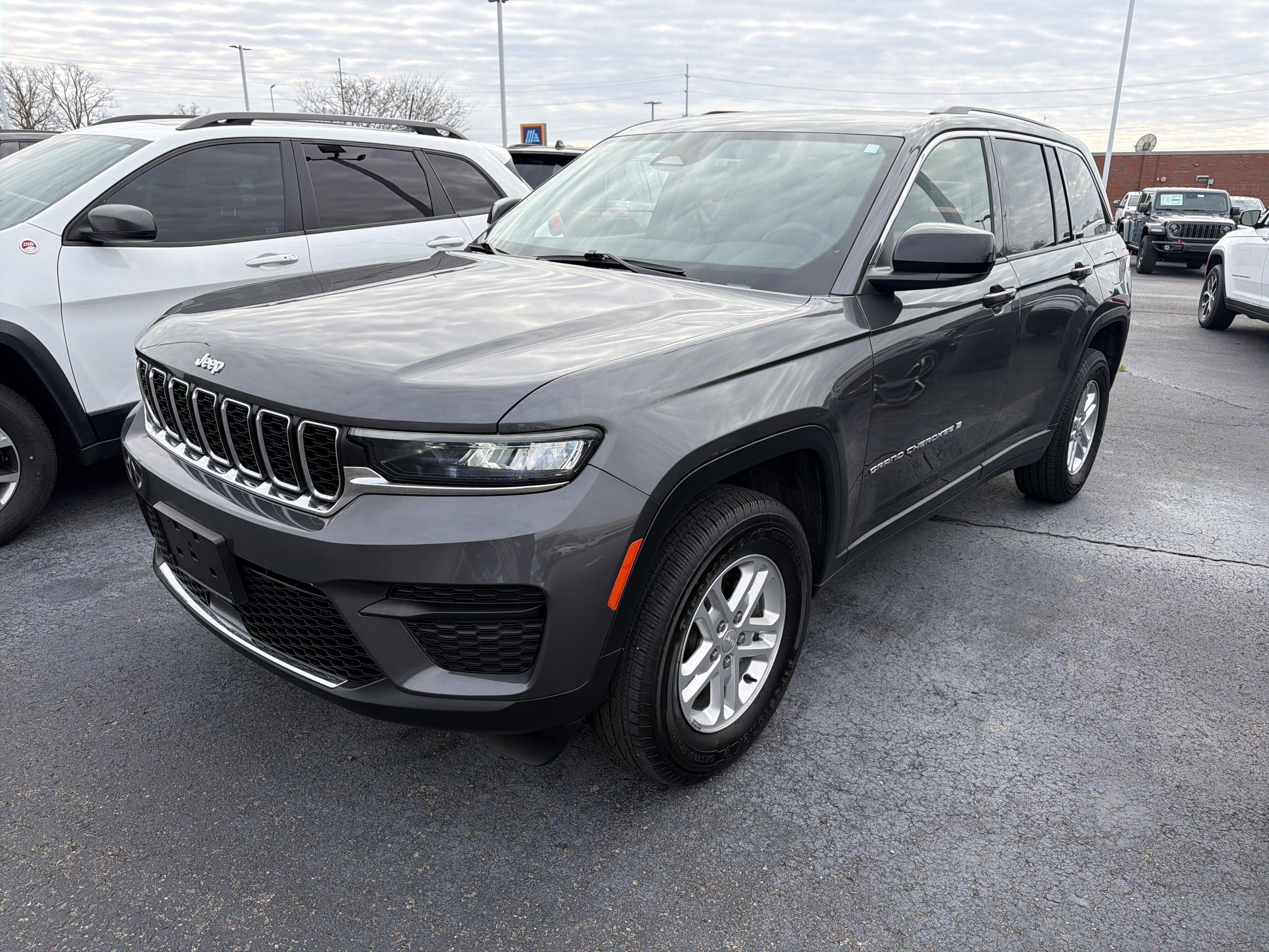 2022 Jeep Grand Cherokee Laredo's photo