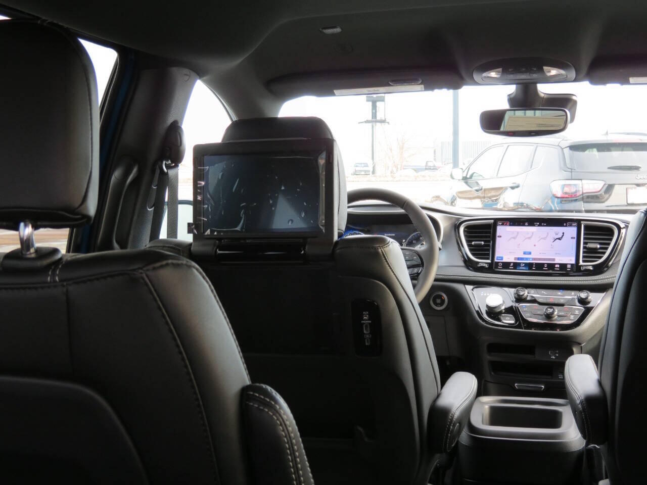 2026 Chrysler Pacifica Select - Photo 26
